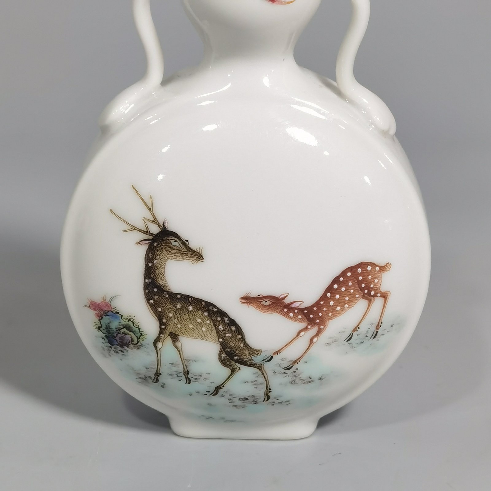 Qing Dynasty Yongzheng pastel color gourd bottle