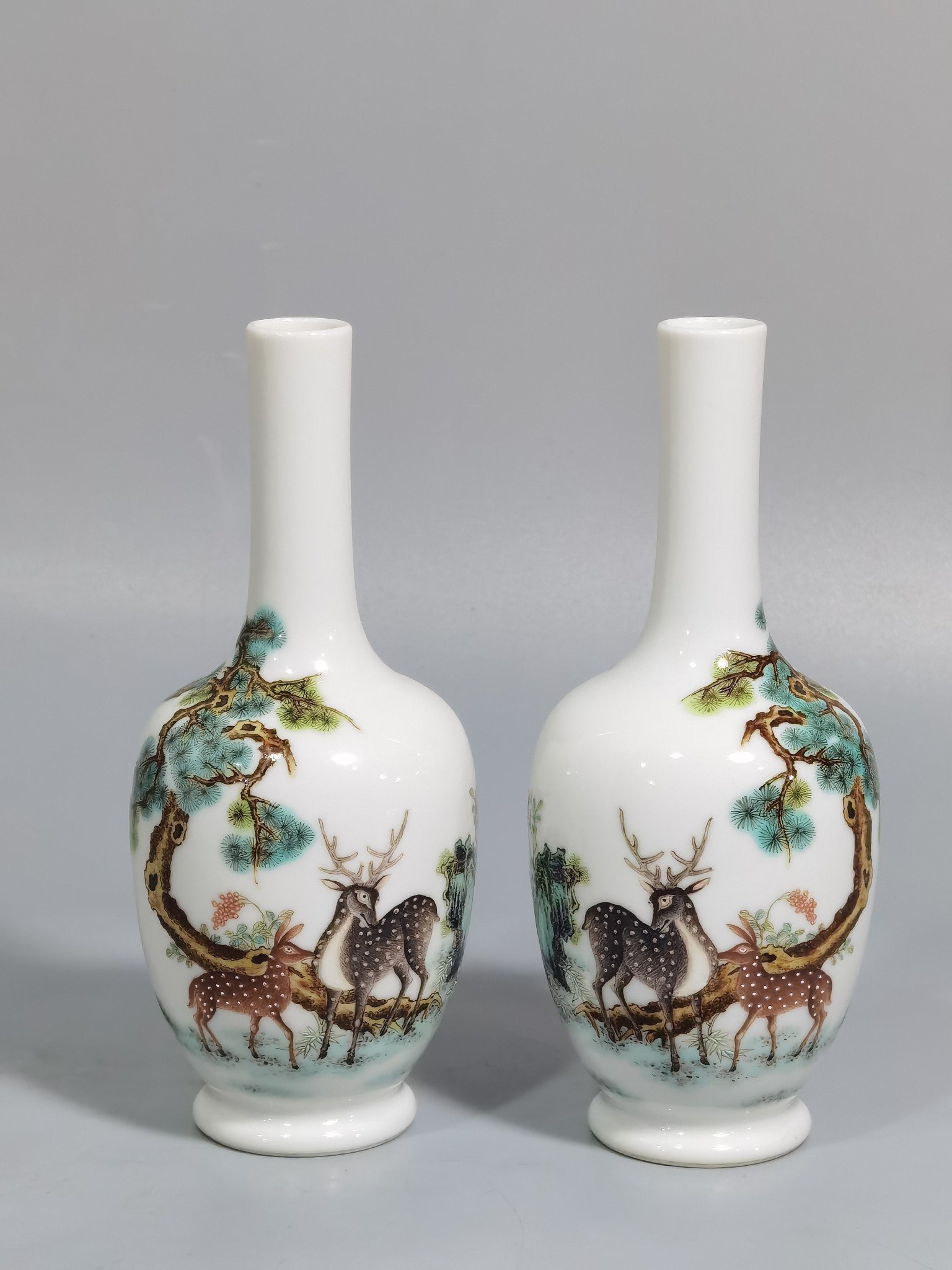 Qing Dynasty Yongzheng a pair of famille rose gall bottles