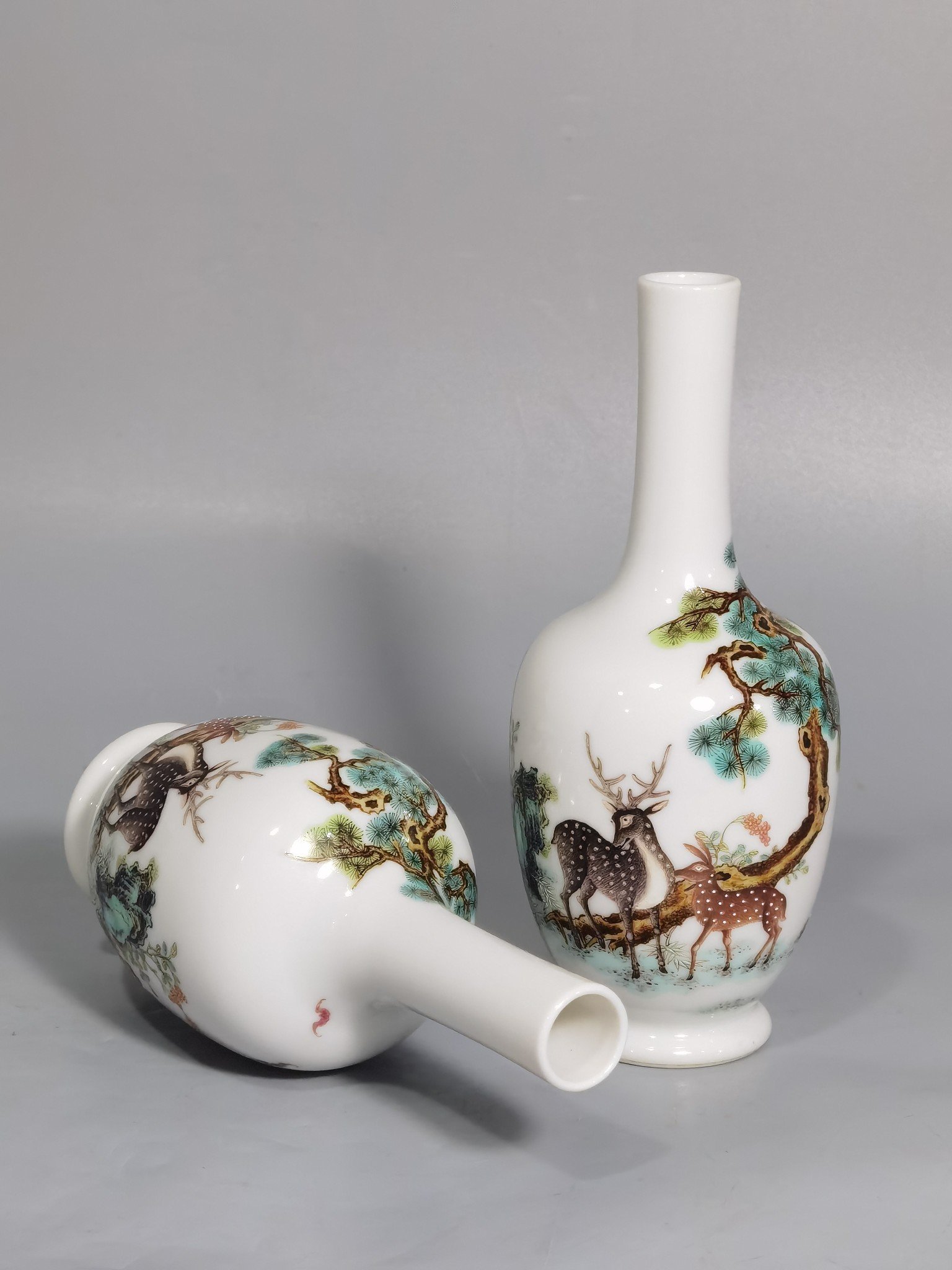 Qing Dynasty Yongzheng a pair of famille rose gall bottles