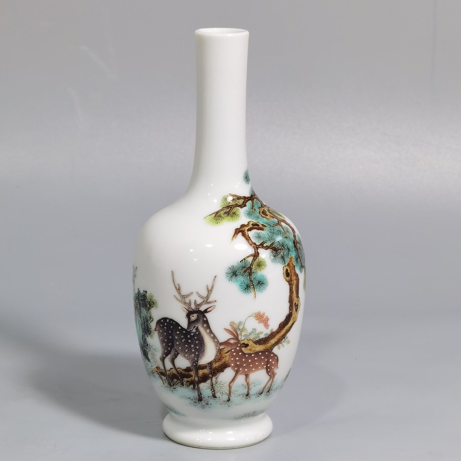 Qing Dynasty Yongzheng a pair of famille rose gall bottles
