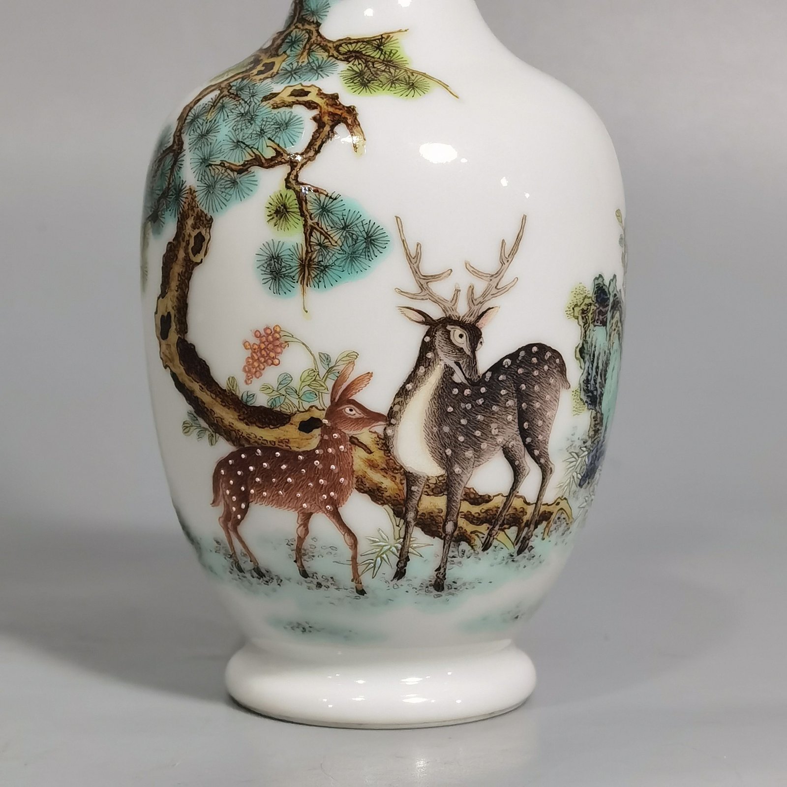 Qing Dynasty Yongzheng a pair of famille rose gall bottles