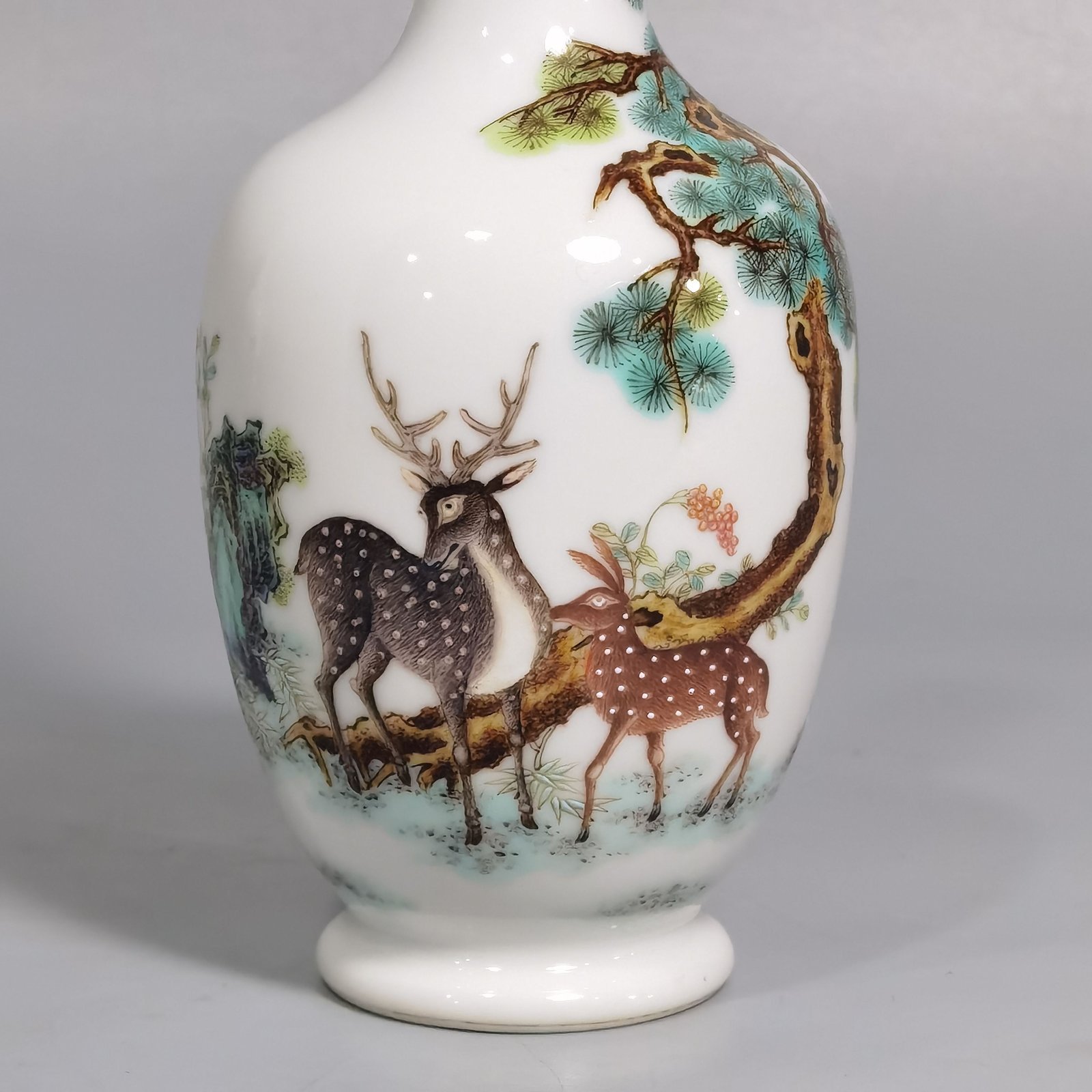 Qing Dynasty Yongzheng a pair of famille rose gall bottles