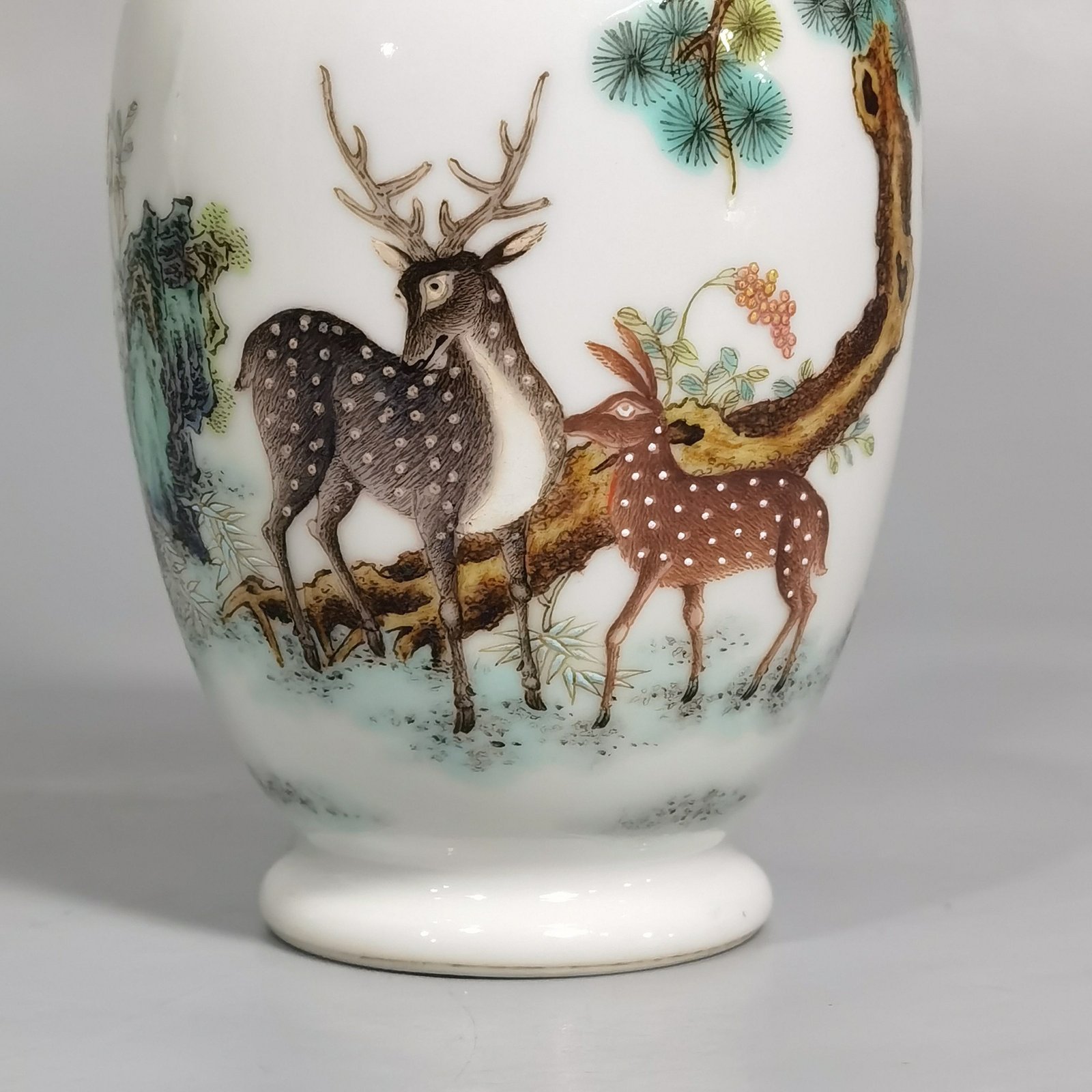 Qing Dynasty Yongzheng a pair of famille rose gall bottles