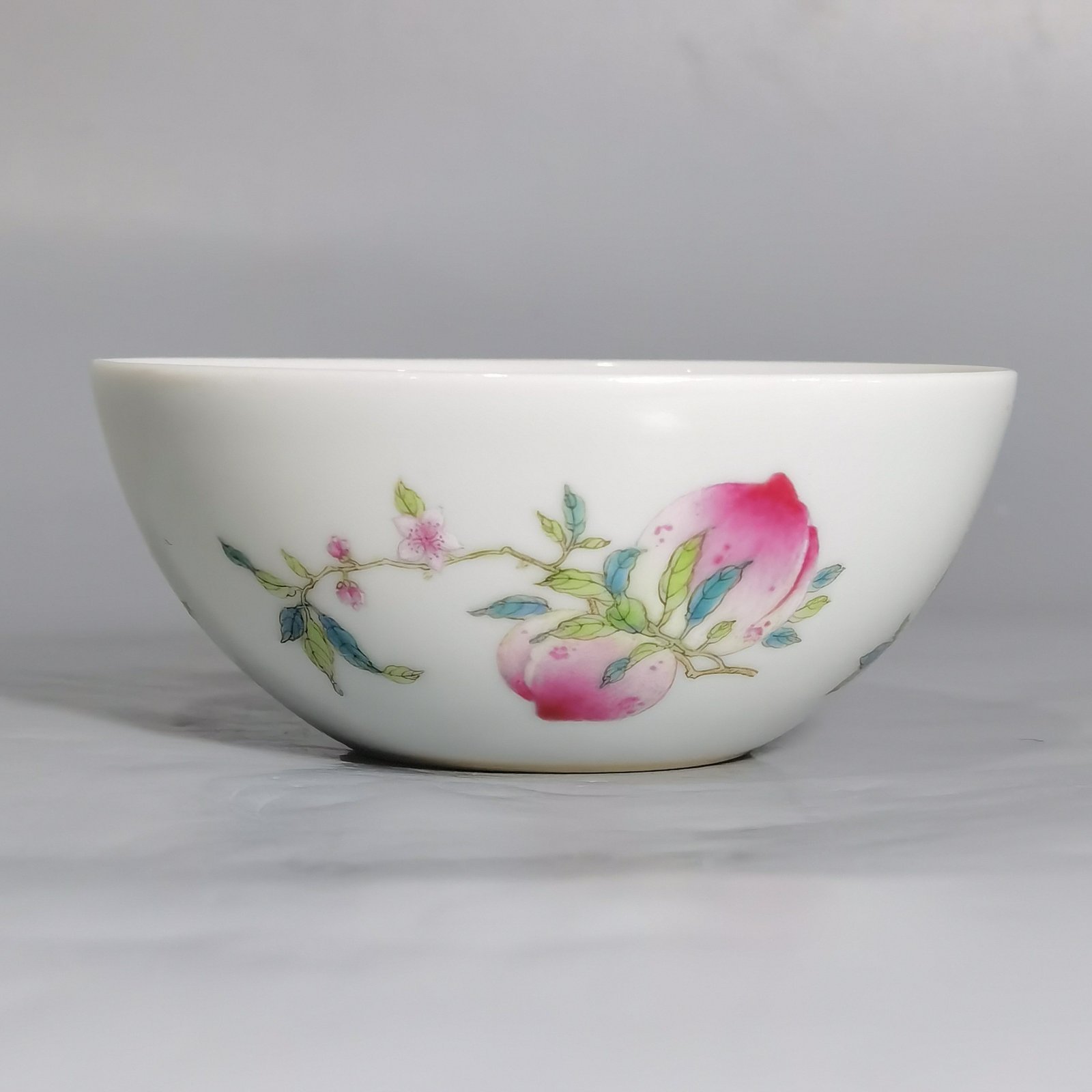 Qing Dynasty Yongzheng a pastel three-dot pattern inner eight trigrams lying foot cup