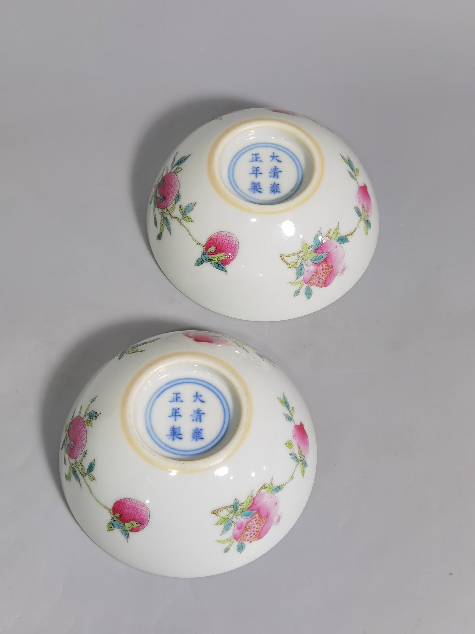 Qing Dynasty Yongzheng a pastel three-dot pattern inner eight trigrams lying foot cup