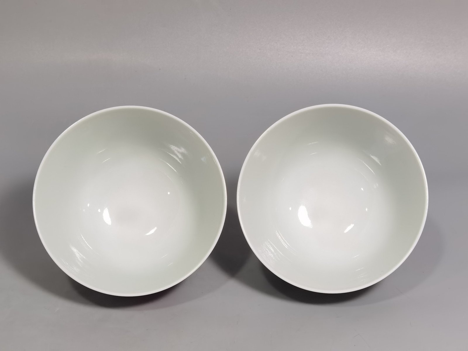 Qing Dynasty Yongzheng A pair of pastel three-dot pattern cups