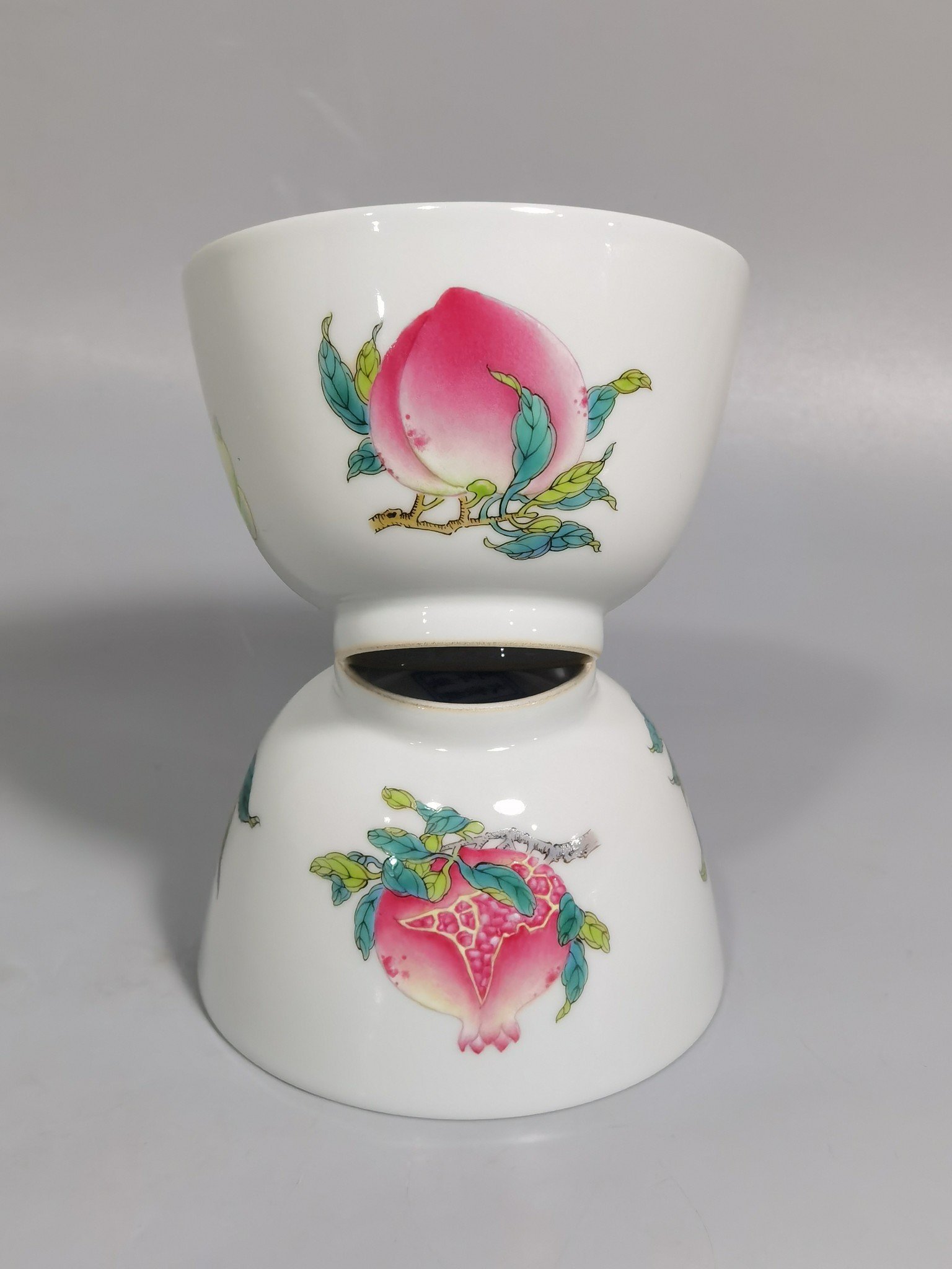 Qing Dynasty Yongzheng A pair of pastel three-dot pattern cups