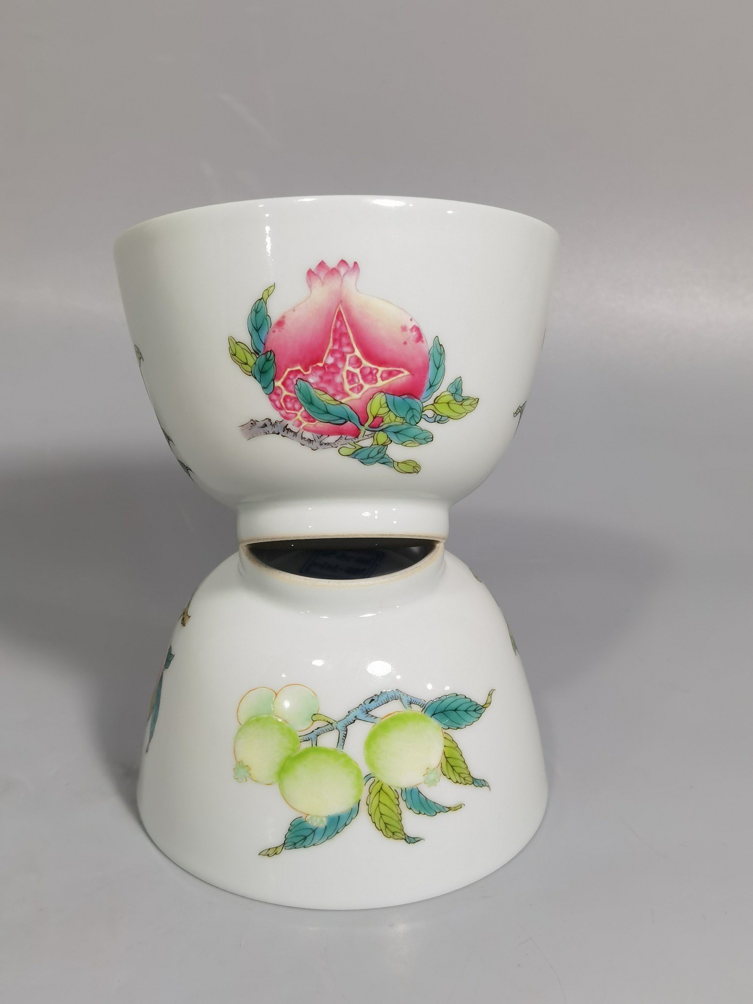 Qing Dynasty Yongzheng A pair of pastel three-dot pattern cups