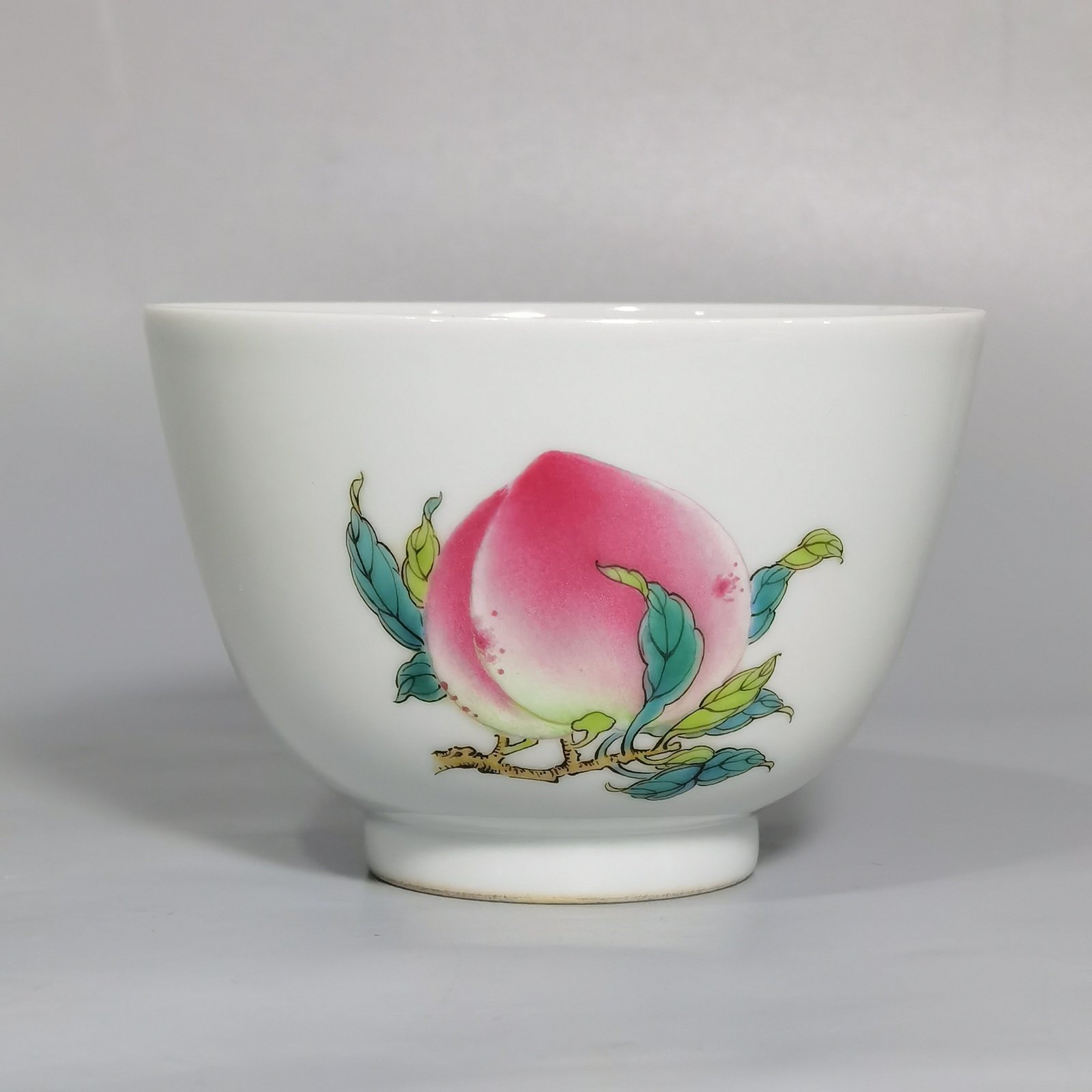 Qing Dynasty Yongzheng A pair of pastel three-dot pattern cups