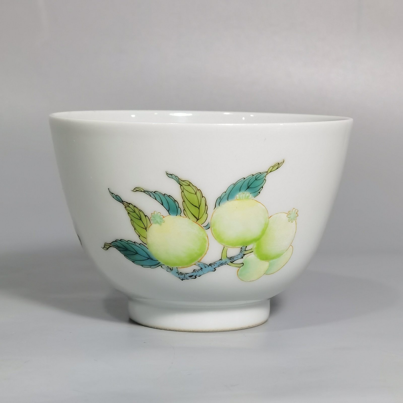 Qing Dynasty Yongzheng A pair of pastel three-dot pattern cups