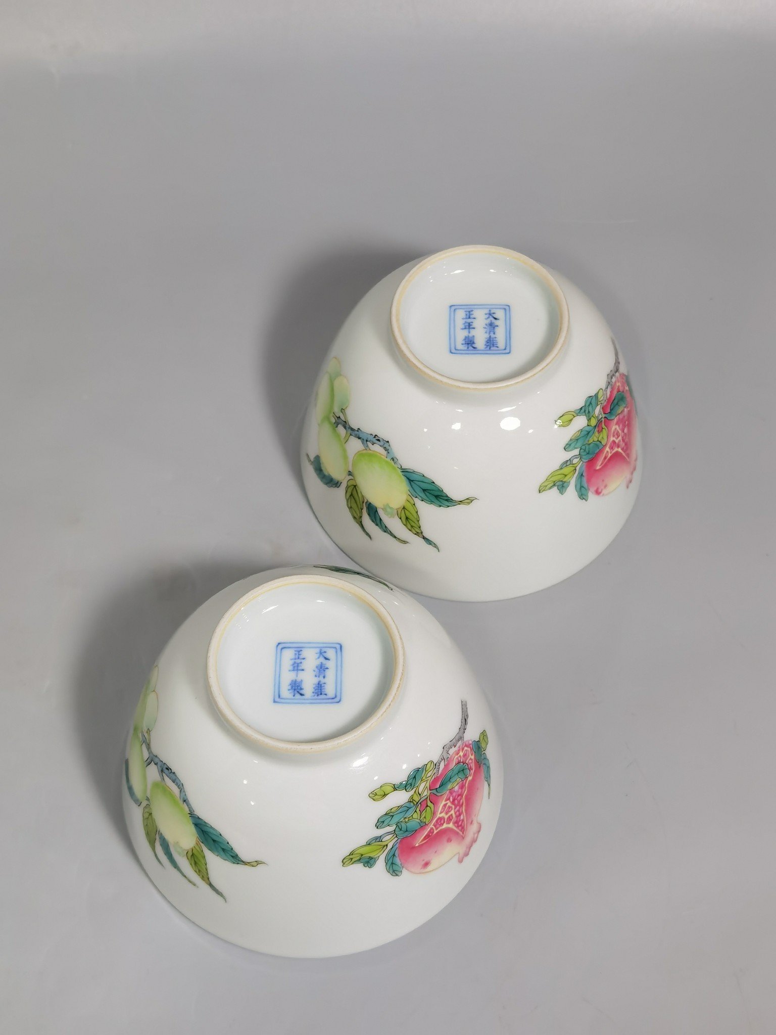Qing Dynasty Yongzheng A pair of pastel three-dot pattern cups