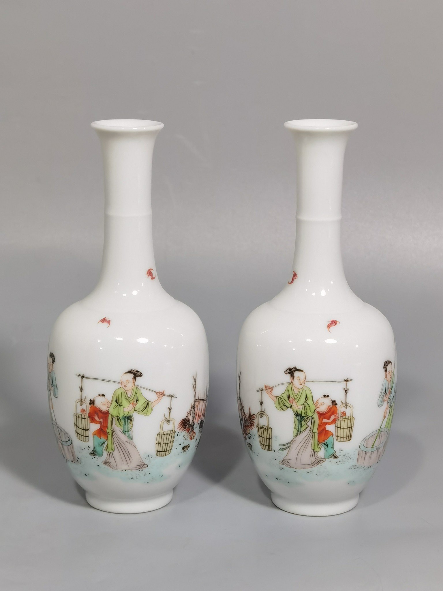 Qing Dynasty Yongzheng pair of small bottles