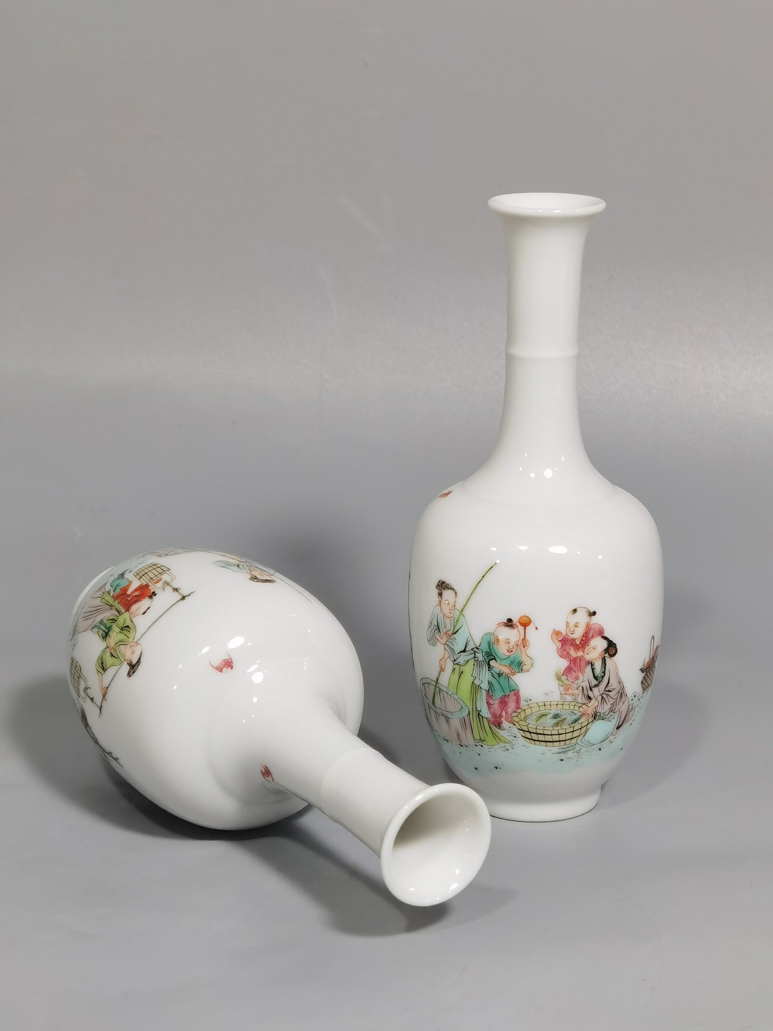 Qing Dynasty Yongzheng pair of small bottles