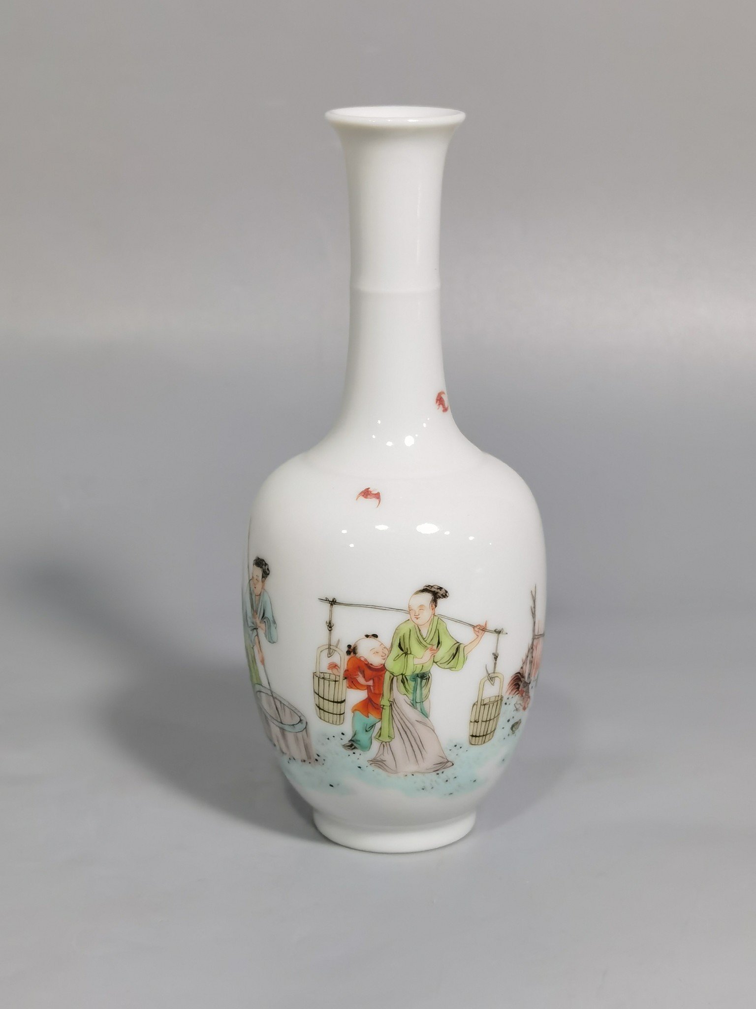 Qing Dynasty Yongzheng pair of small bottles