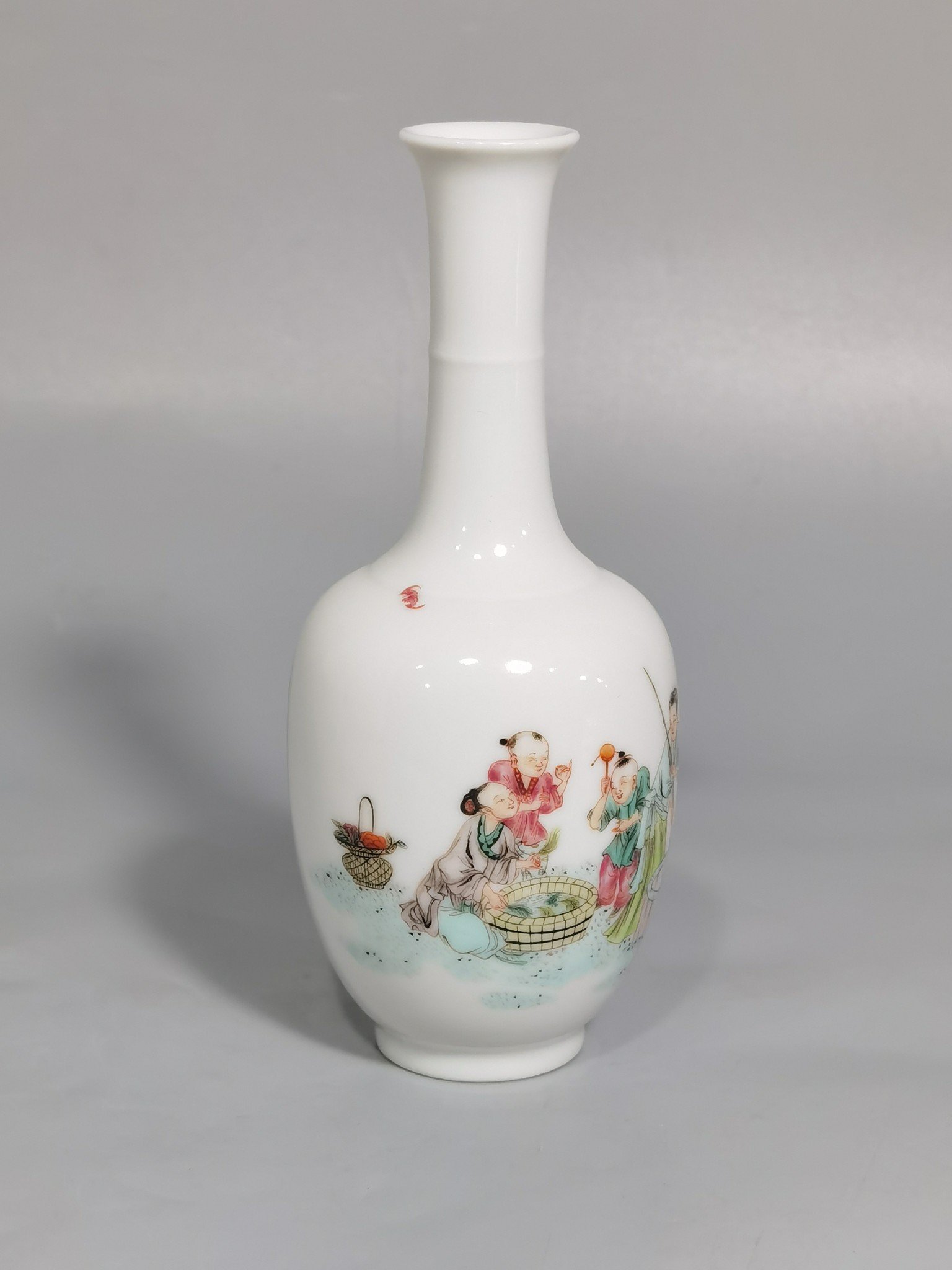 Qing Dynasty Yongzheng pair of small bottles