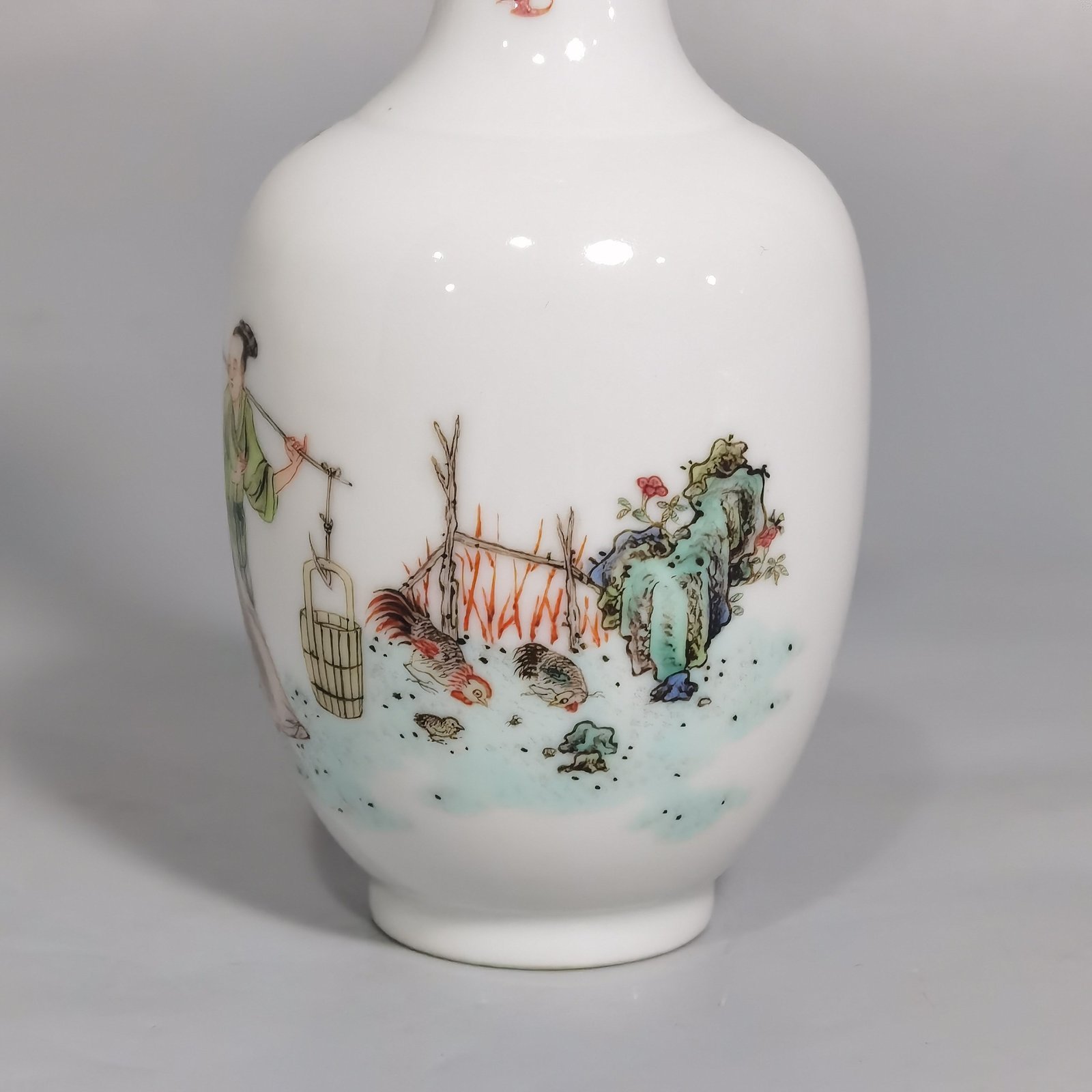Qing Dynasty Yongzheng pair of small bottles