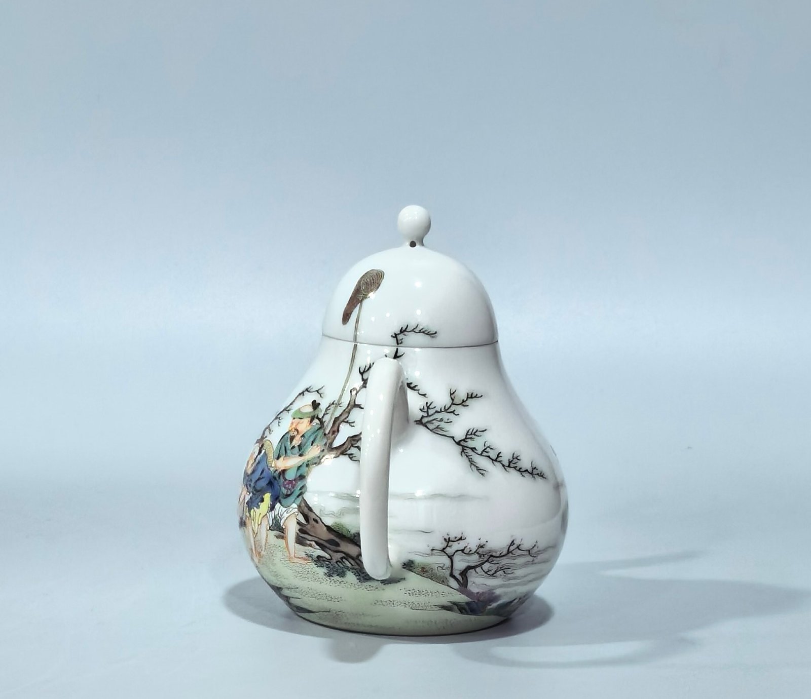 Qing Dynasty Yongzheng pastel teapot with figures