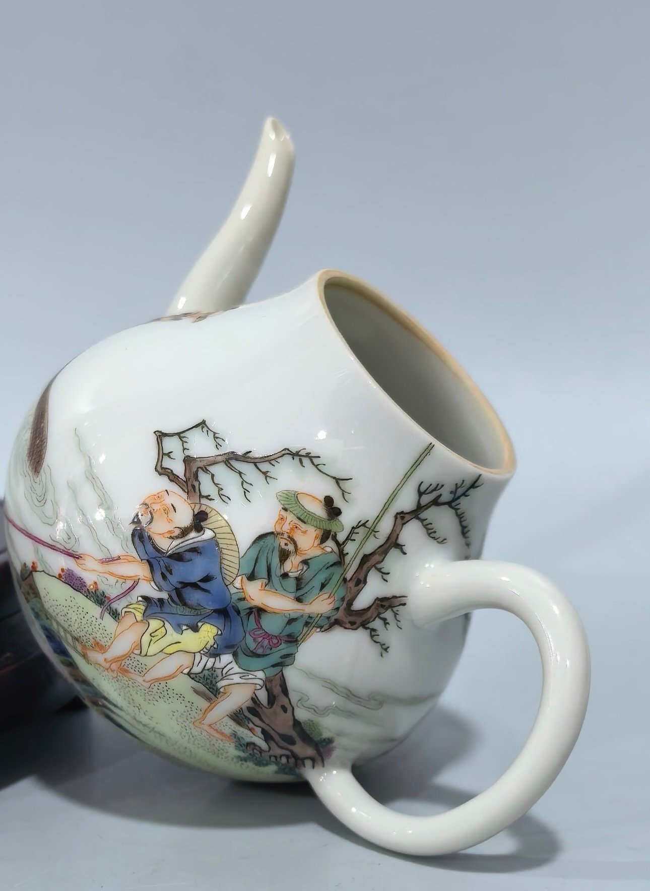 Qing Dynasty Yongzheng pastel teapot with figures