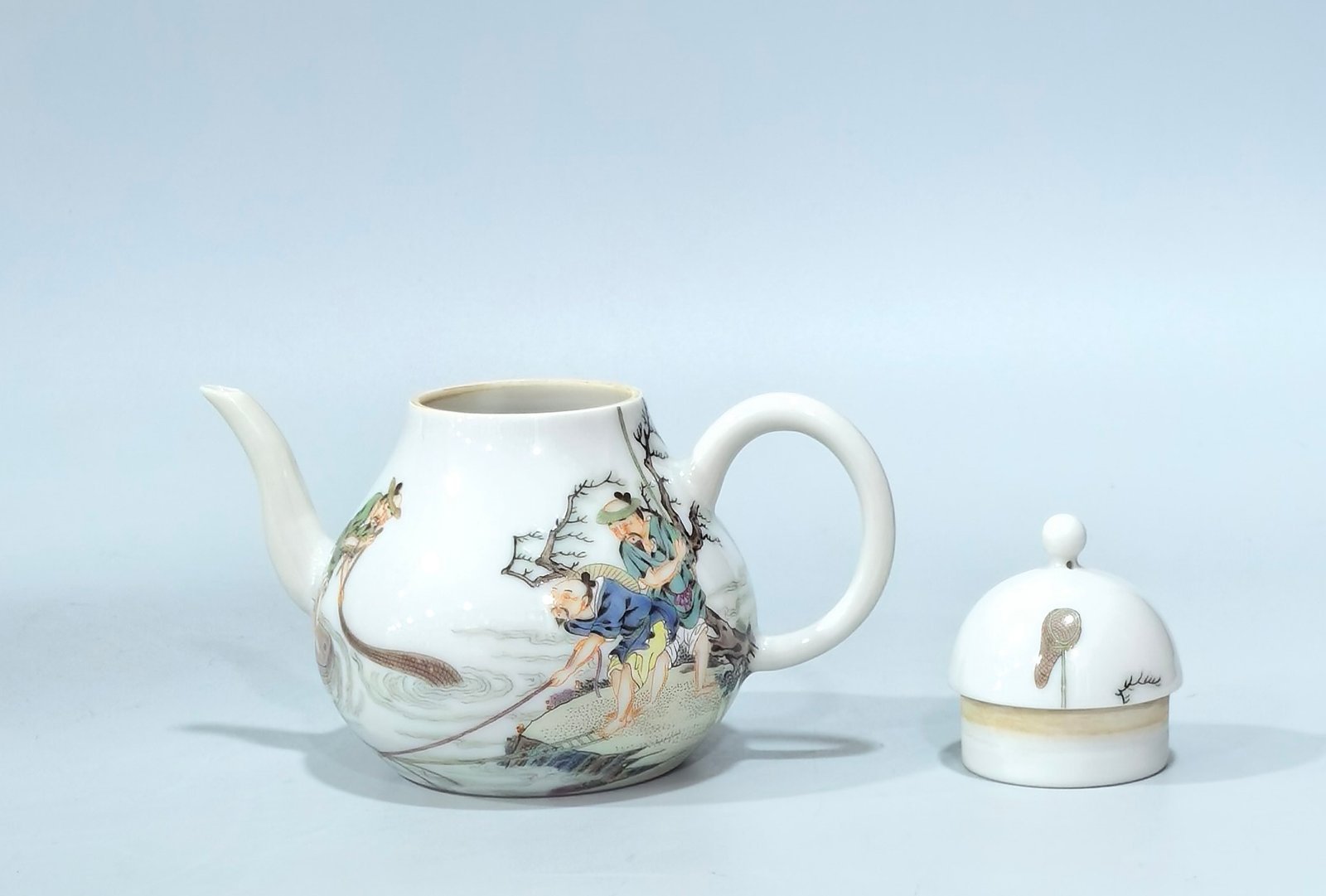 Qing Dynasty Yongzheng pastel teapot with figures