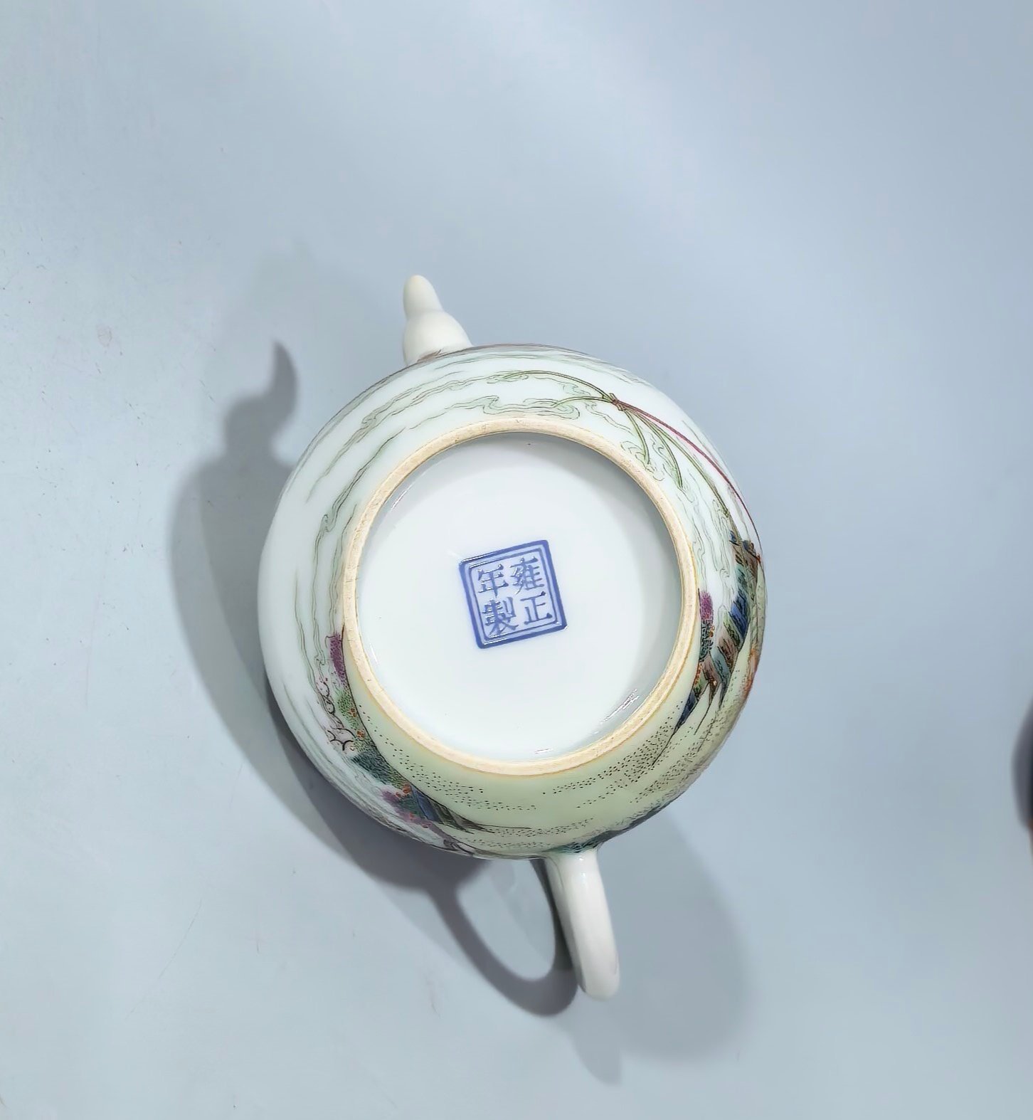 Qing Dynasty Yongzheng pastel teapot with figures