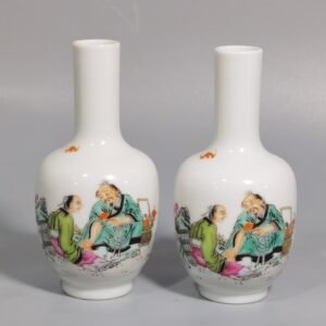 Qing Dynasty Yongzheng pastel fairy hand-held bottle