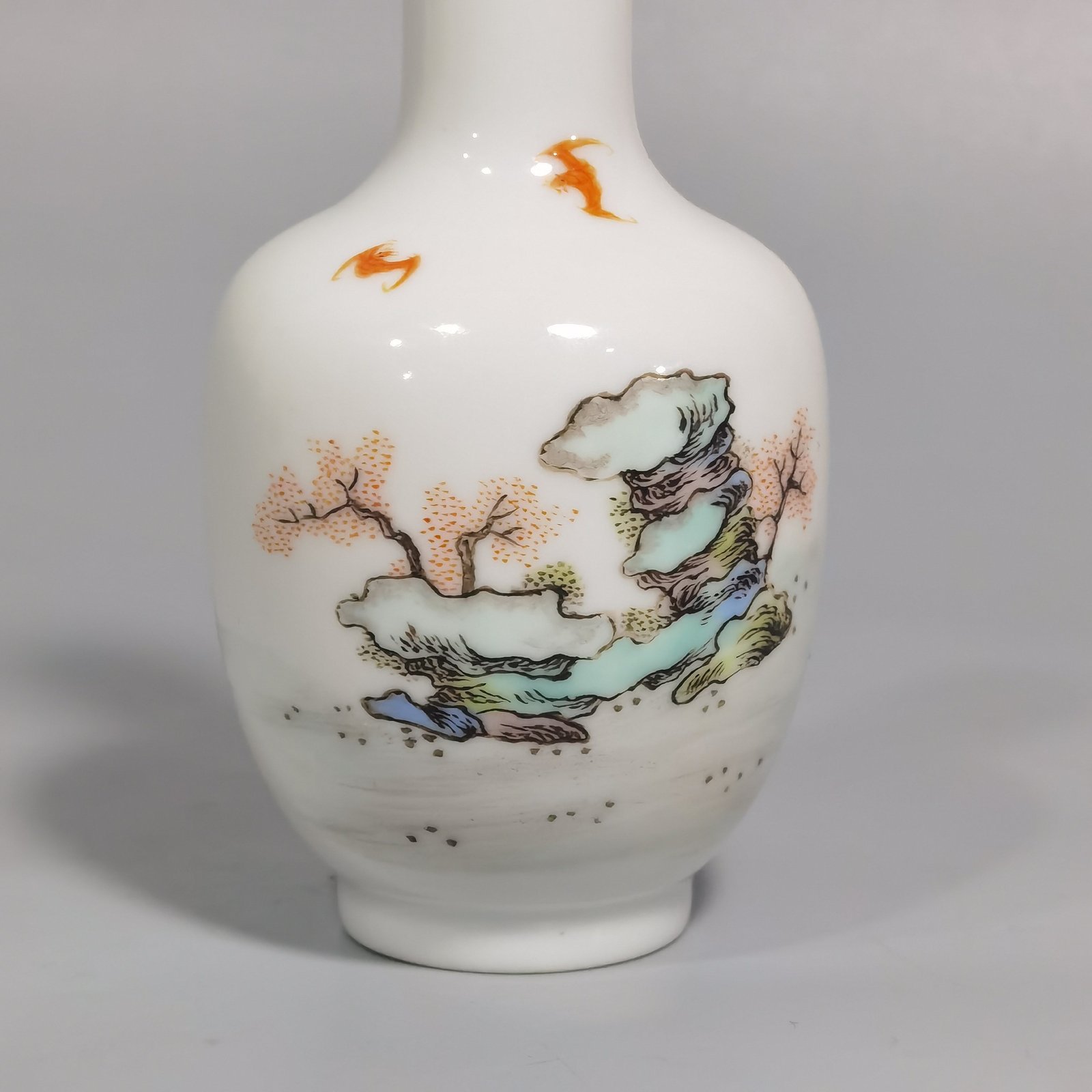 Qing Dynasty Yongzheng pastel fairy hand-held bottle