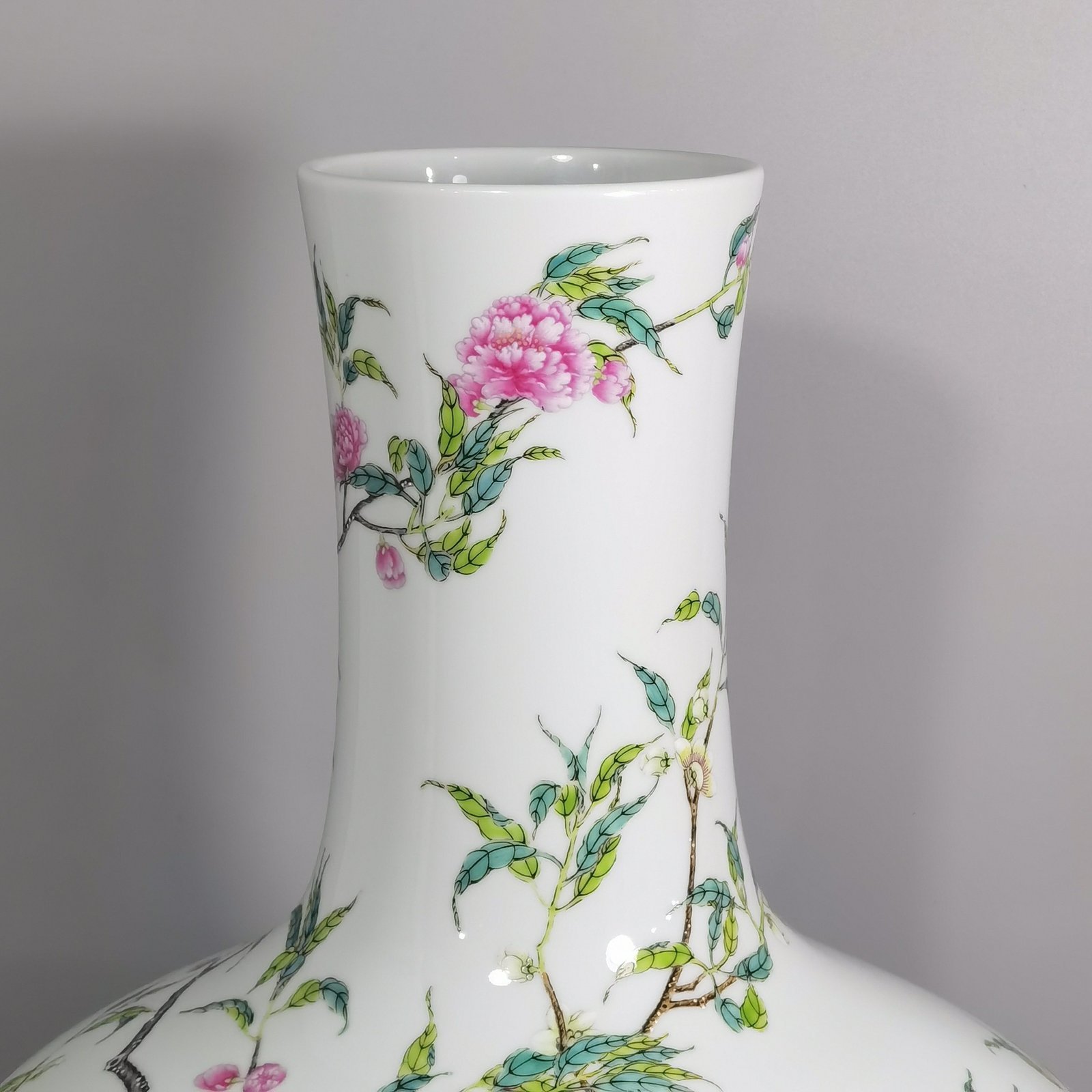 Qing Dynasty Yongzheng famille rose eight peach celestial sphere vase