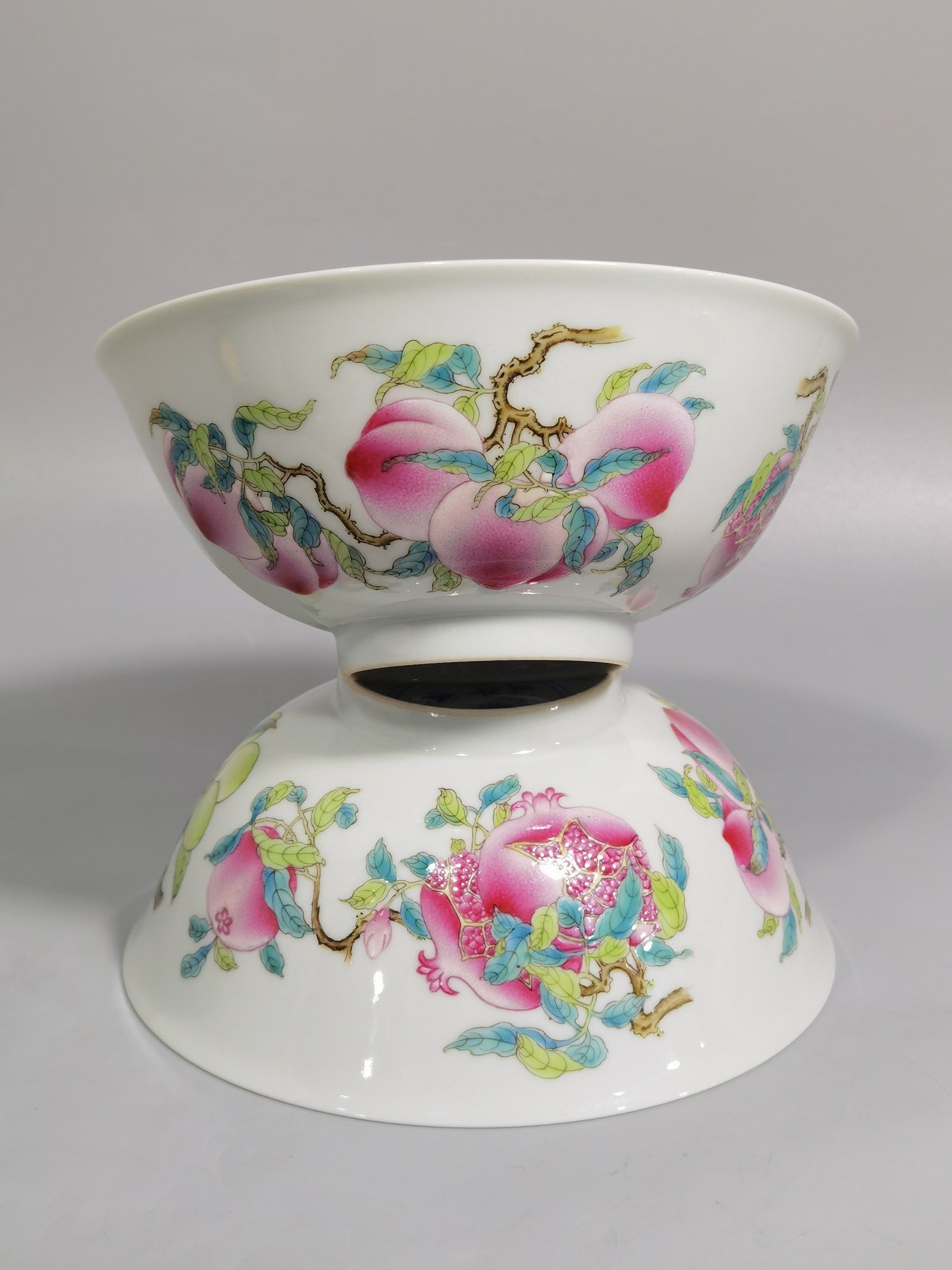 Qing Dynasty Yongzheng pair of pastel-coloured bowls