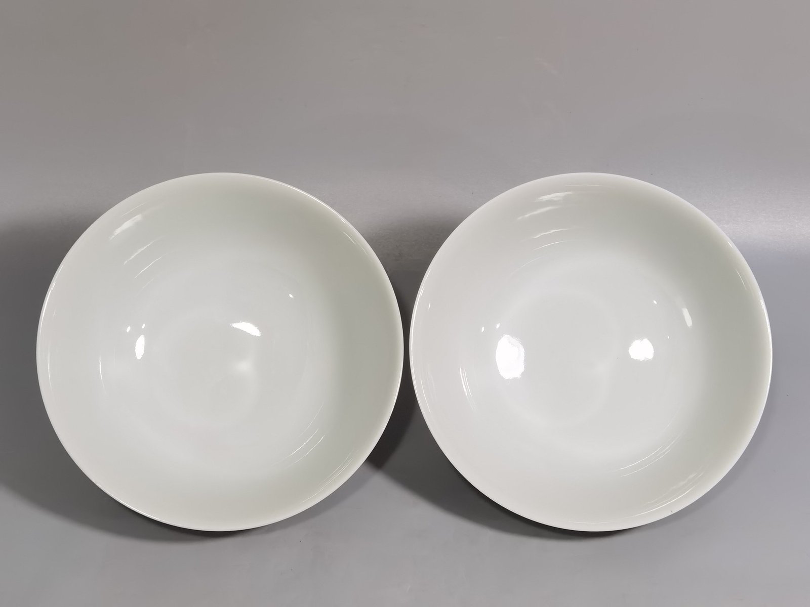 Qing Dynasty Yongzheng pair of pastel-coloured bowls