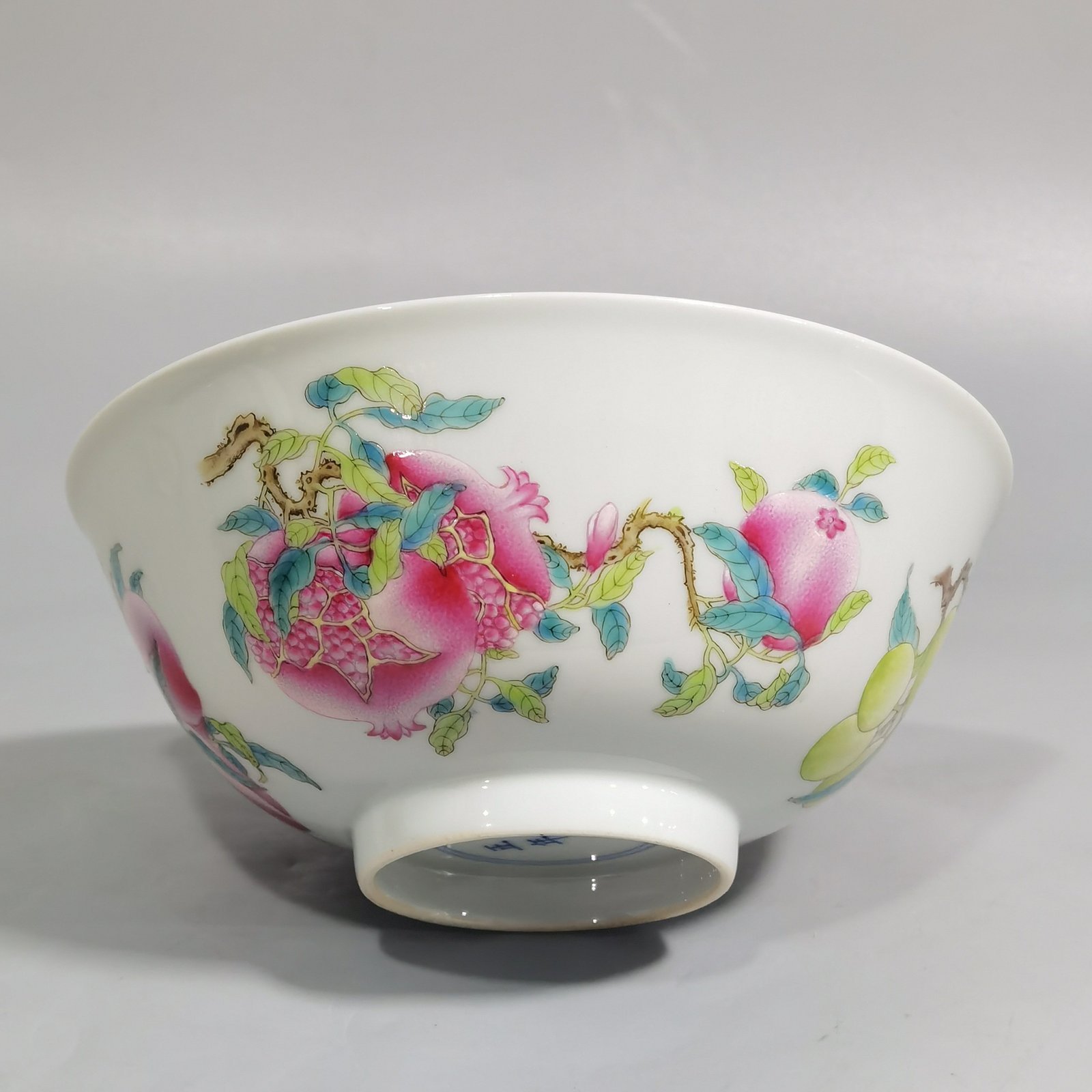 Qing Dynasty Yongzheng pair of pastel-coloured bowls
