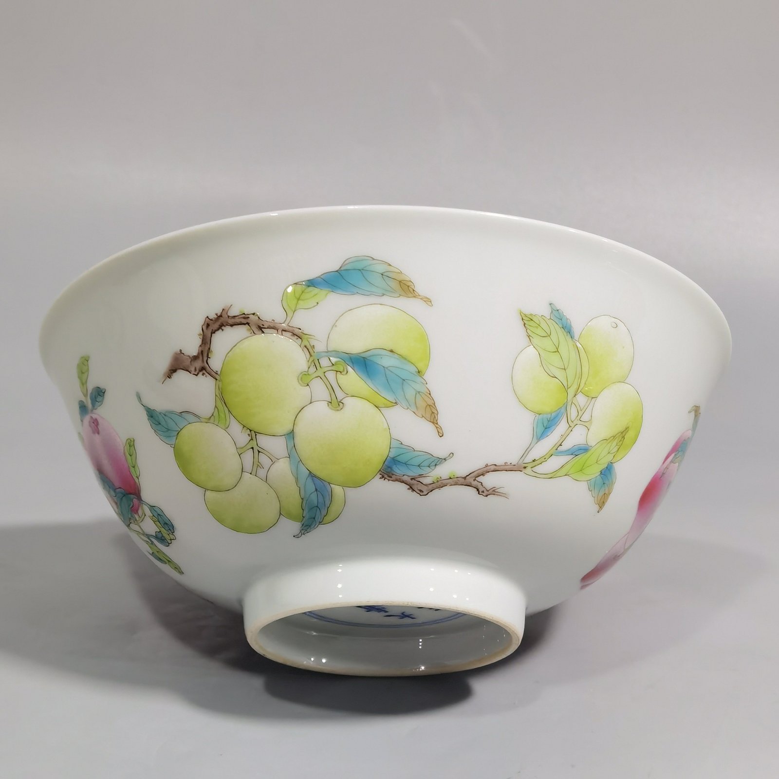 Qing Dynasty Yongzheng pair of pastel-coloured bowls
