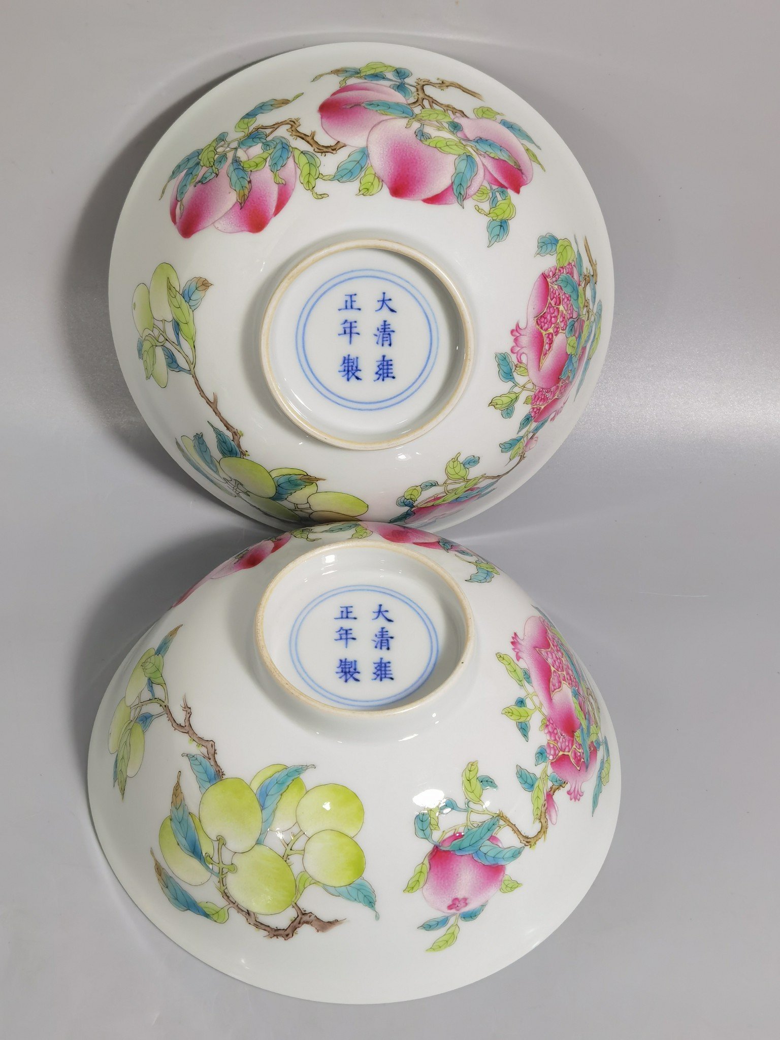 Qing Dynasty Yongzheng pair of pastel-coloured bowls