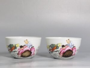 Qing Dynasty Yongzheng Pastel Taibai drunken figure lying on the foot cup