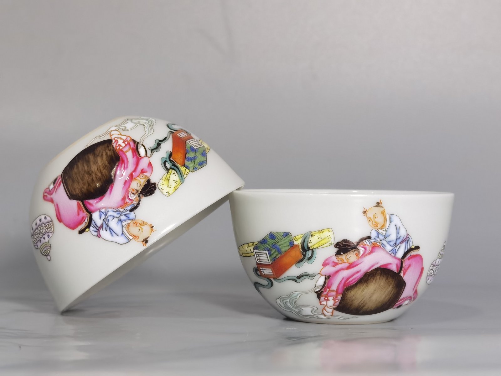 Qing Dynasty Yongzheng Pastel Taibai drunken figure lying on the foot cup