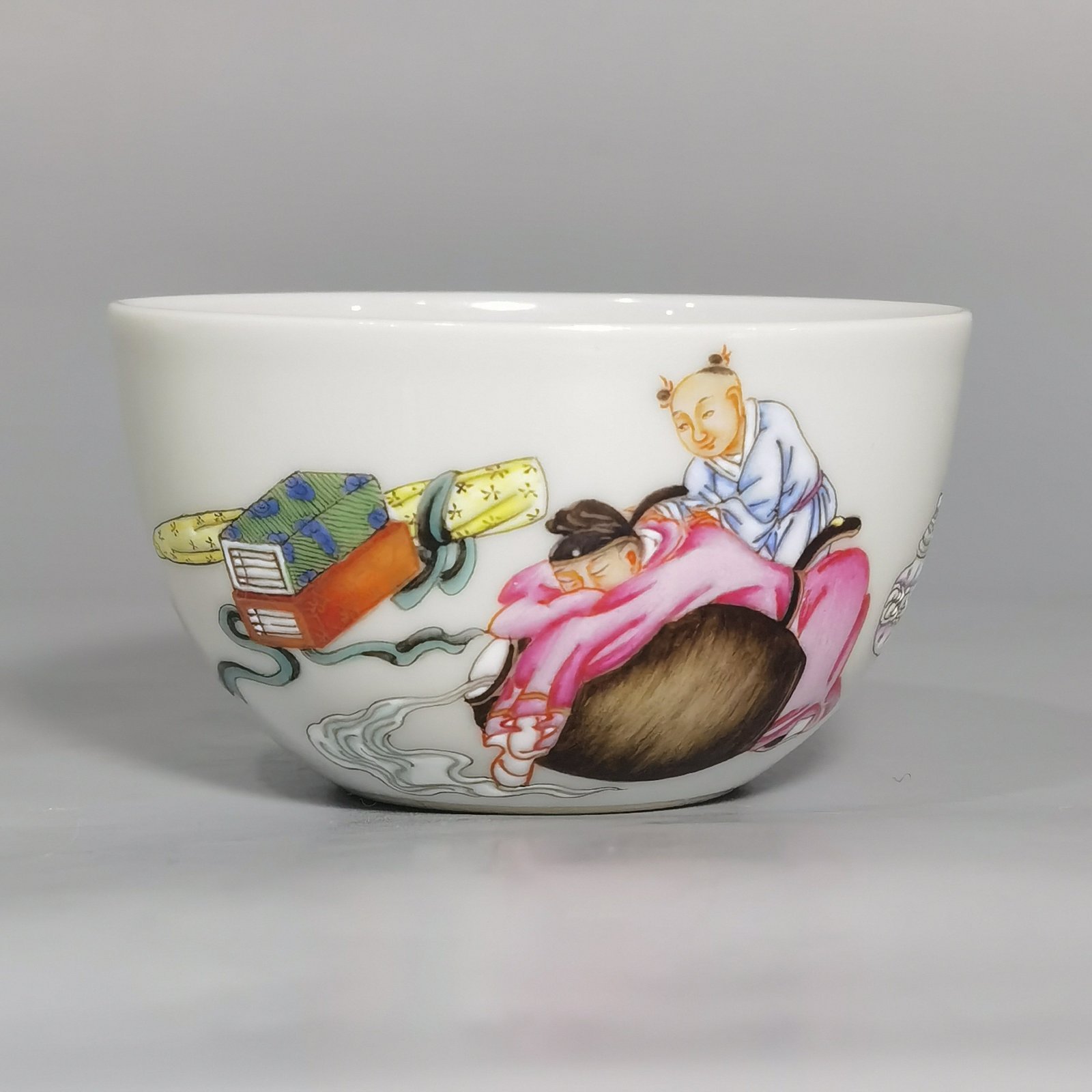 Qing Dynasty Yongzheng Pastel Taibai drunken figure lying on the foot cup