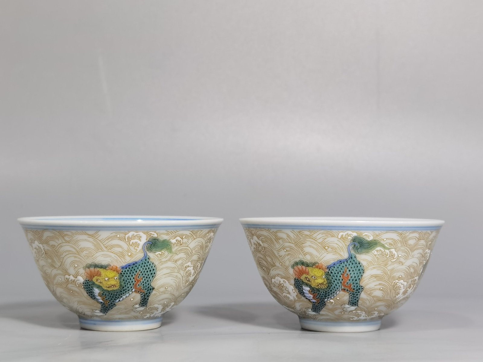 Qing Dynasty Yongzheng pair of pastel-painted gold-painted seawater cups