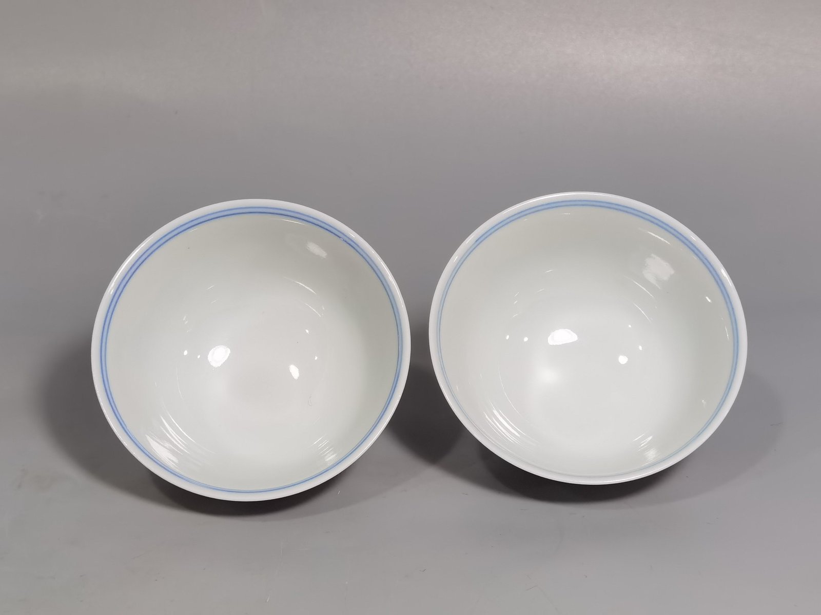 Qing Dynasty Yongzheng pair of pastel-painted gold-painted seawater cups