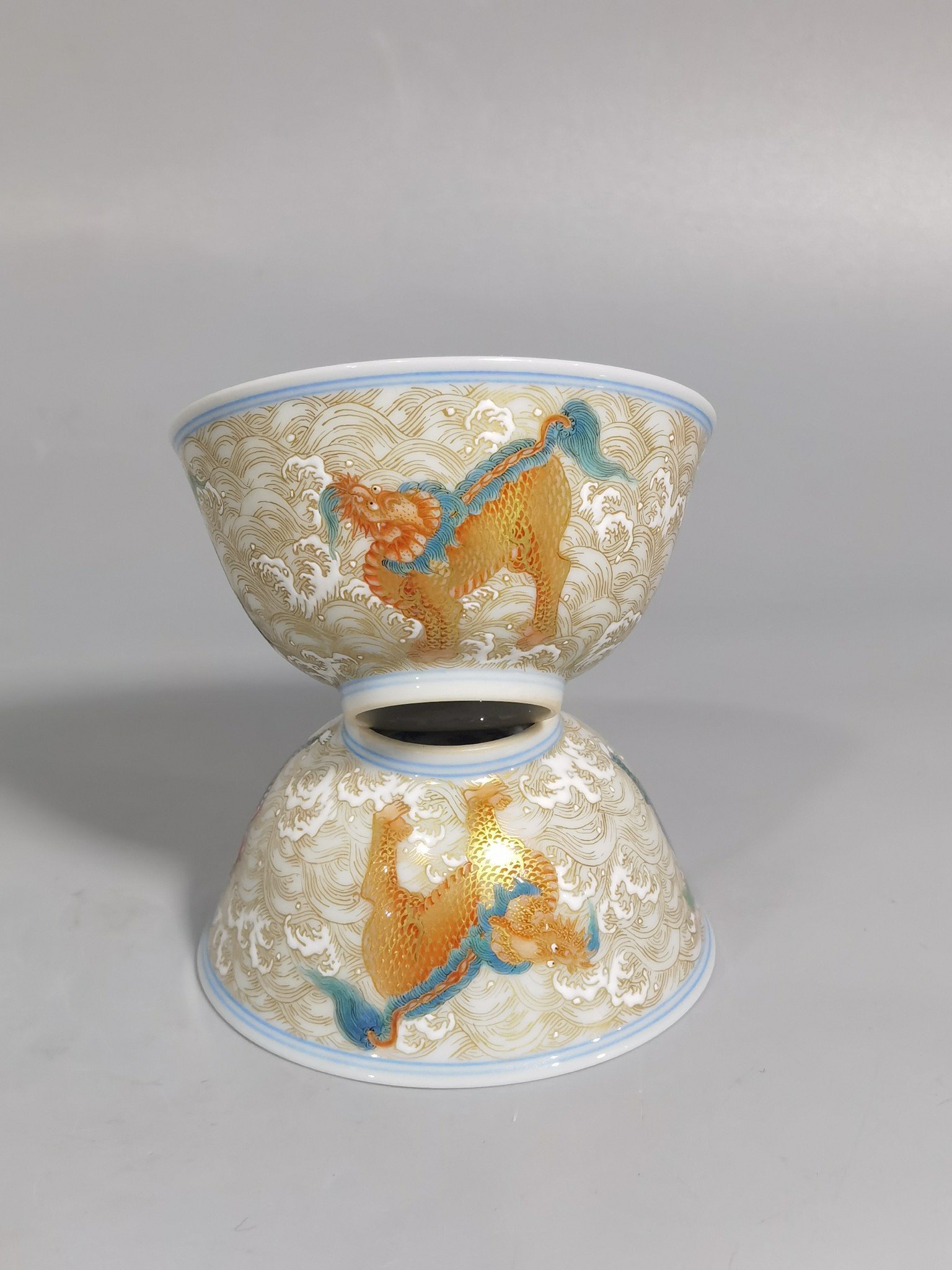 Qing Dynasty Yongzheng pair of pastel-painted gold-painted seawater cups