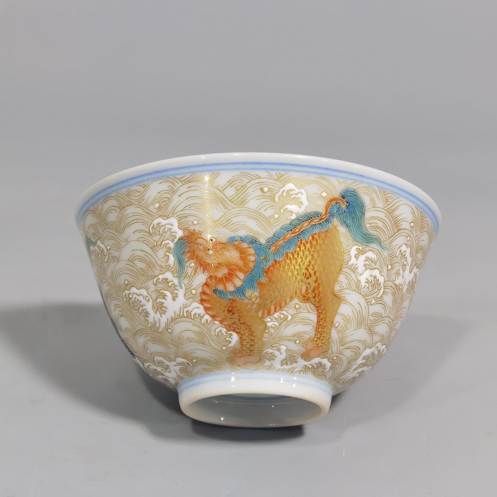 Qing Dynasty Yongzheng pair of pastel-painted gold-painted seawater cups