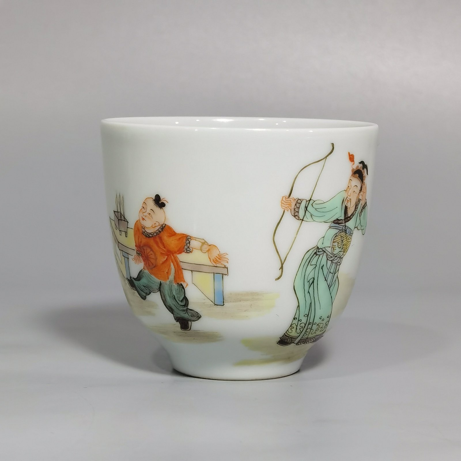 Qing Dynasty Yongzheng Pastel Godson Shooting Bird Cup