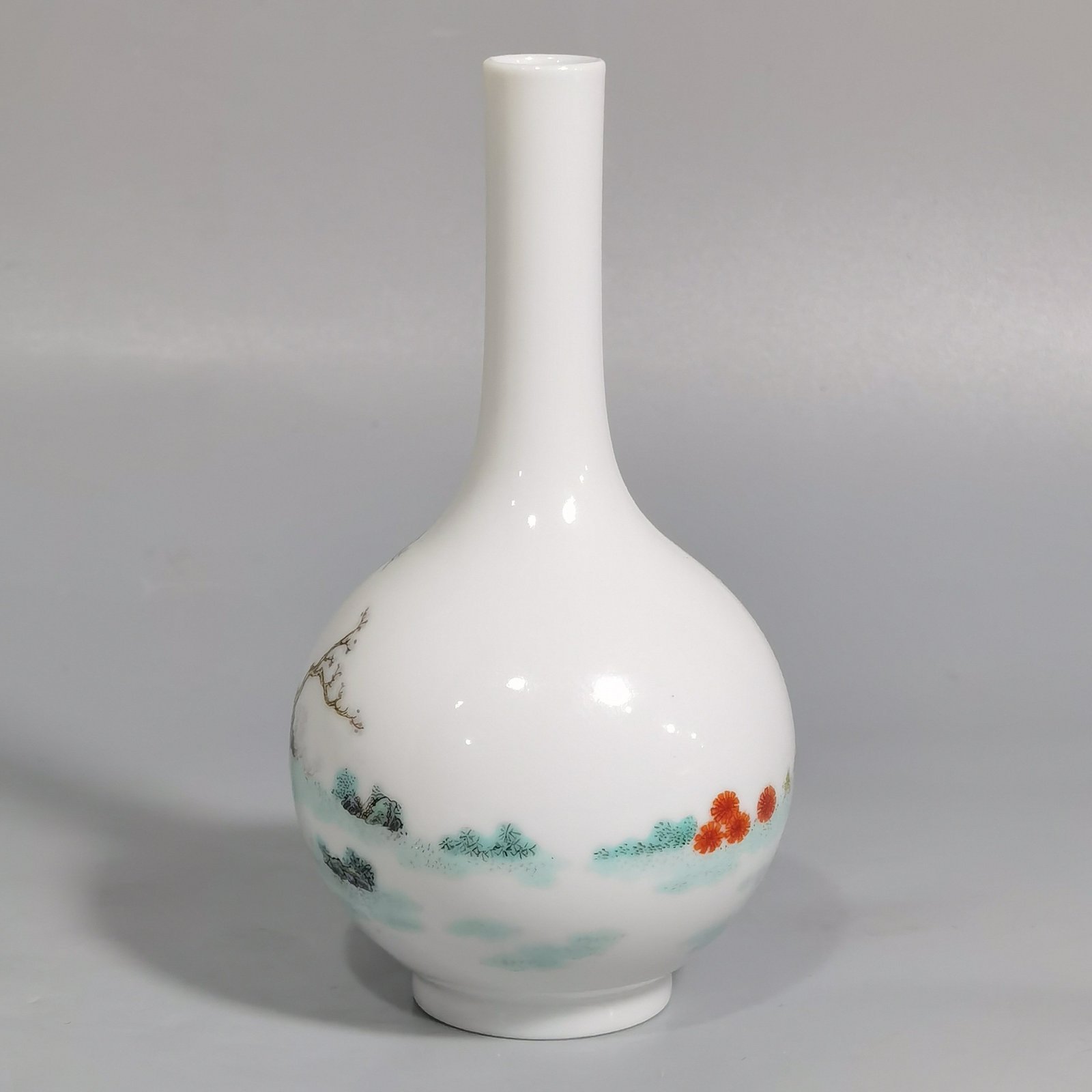 Qing Dynasty Yongzheng Pastel woodcutter chopping firewood bottle