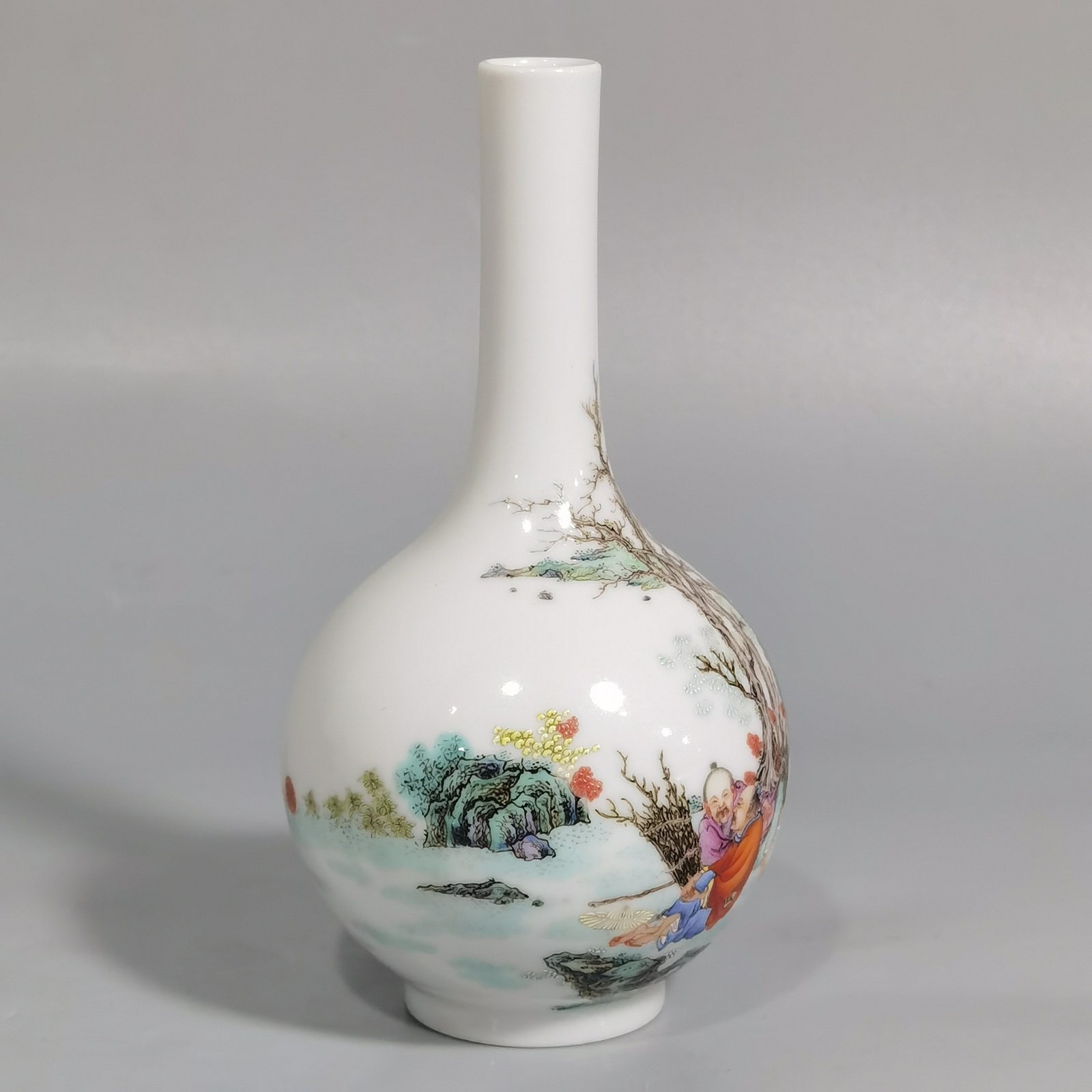 Qing Dynasty Yongzheng Pastel woodcutter chopping firewood bottle