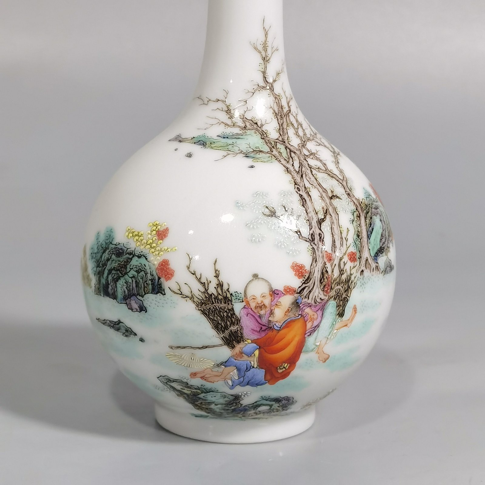 Qing Dynasty Yongzheng Pastel woodcutter chopping firewood bottle