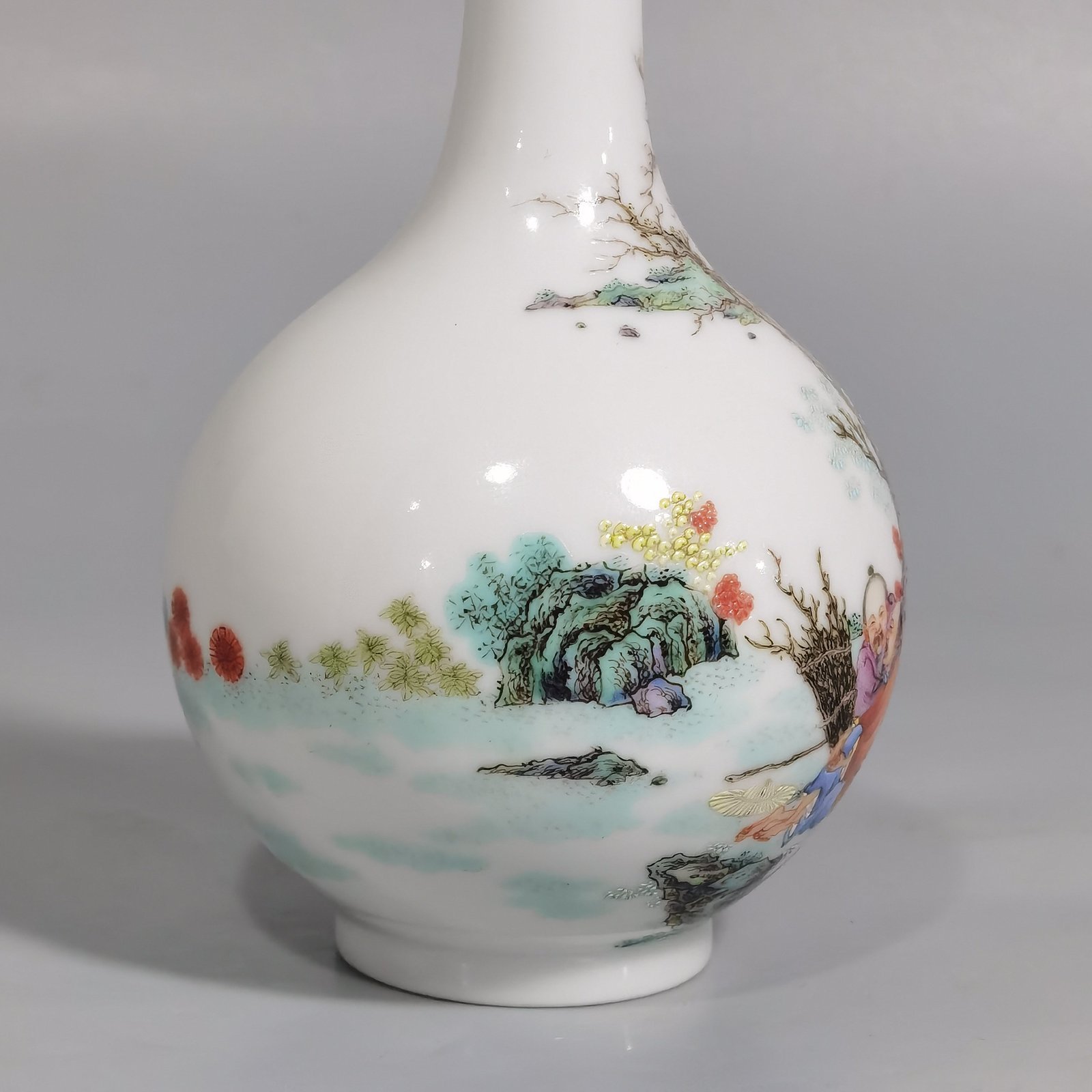 Qing Dynasty Yongzheng Pastel woodcutter chopping firewood bottle