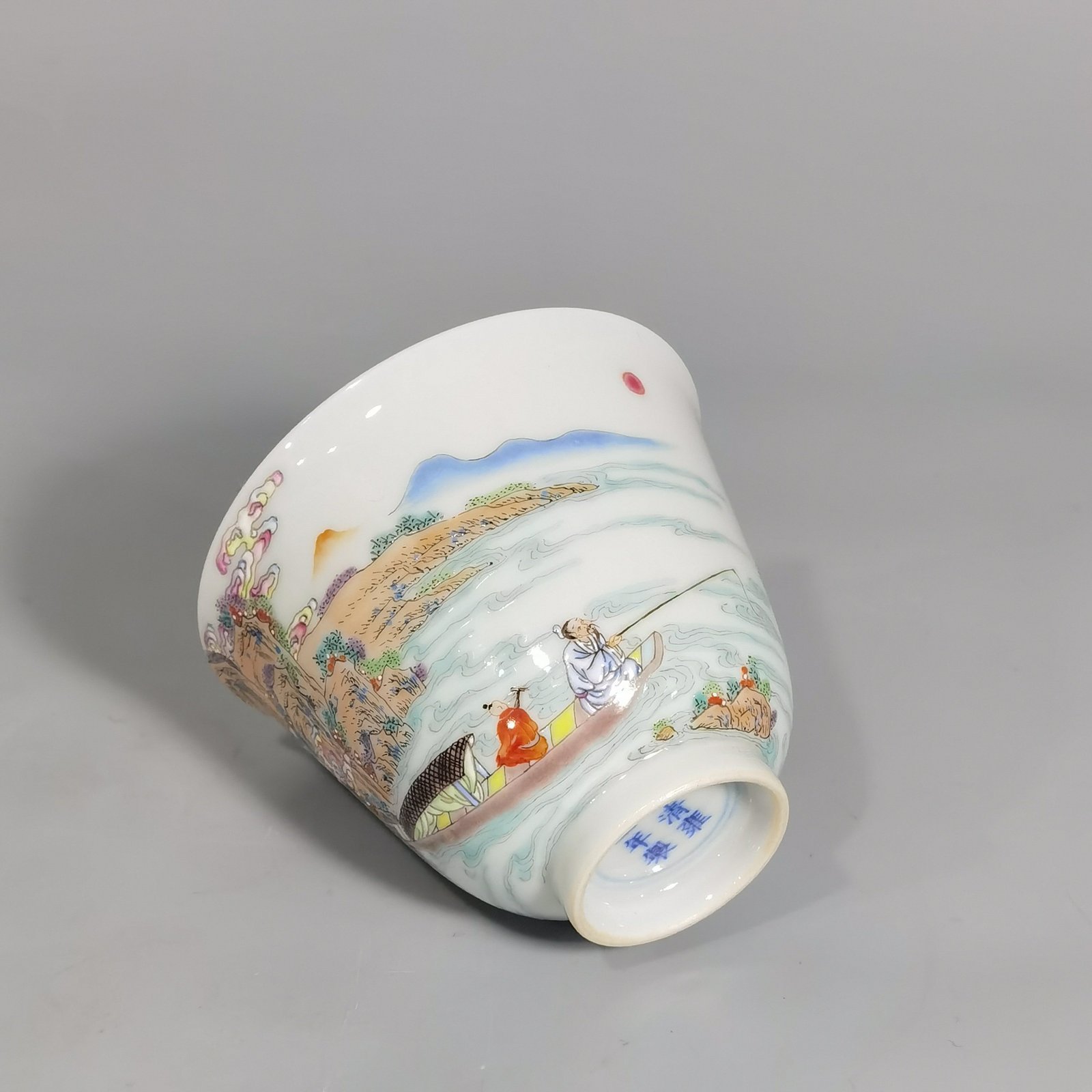 Qing Dynasty Yongzheng famille rose Xiaoxiang Guanlan map poem cup