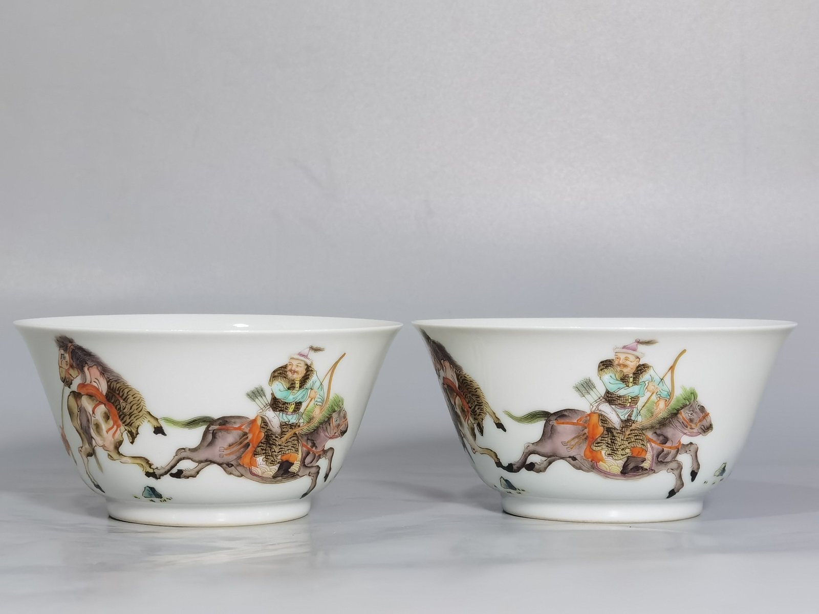 Qing Dynasty Yongzheng pair of pastel hunting mugs