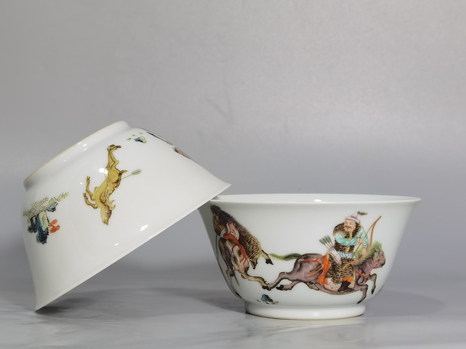 Qing Dynasty Yongzheng pair of pastel hunting mugs
