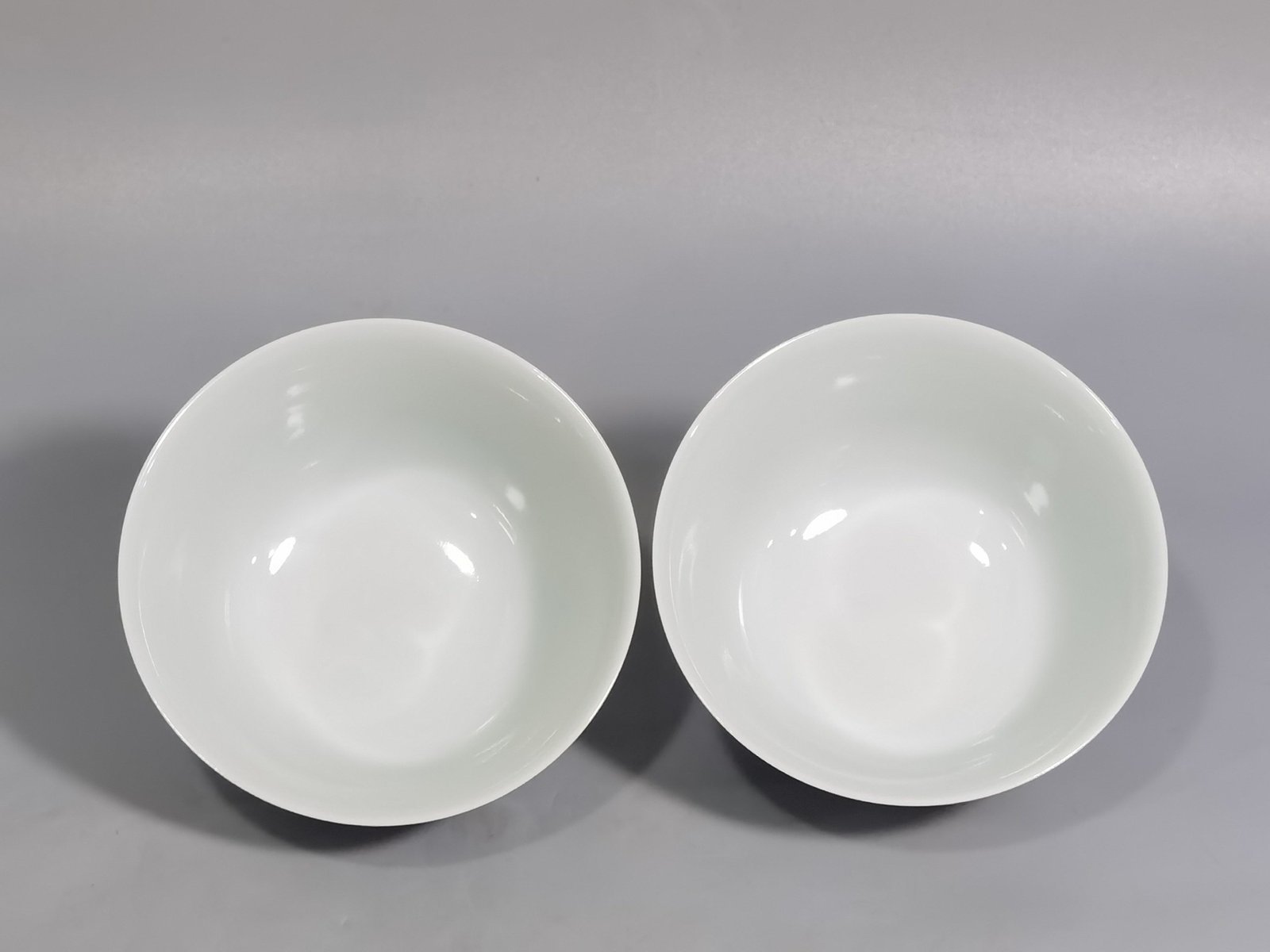 Qing Dynasty Yongzheng pair of pastel hunting mugs