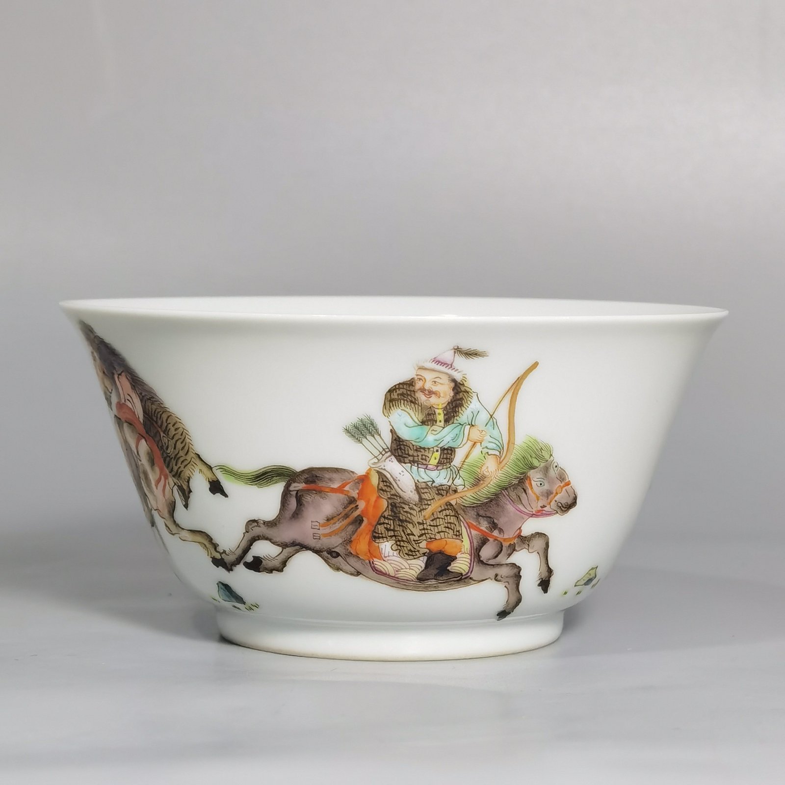 Qing Dynasty Yongzheng pair of pastel hunting mugs