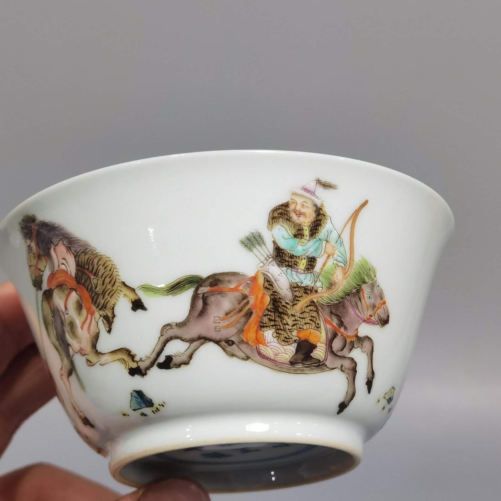 Qing Dynasty Yongzheng pair of pastel hunting mugs
